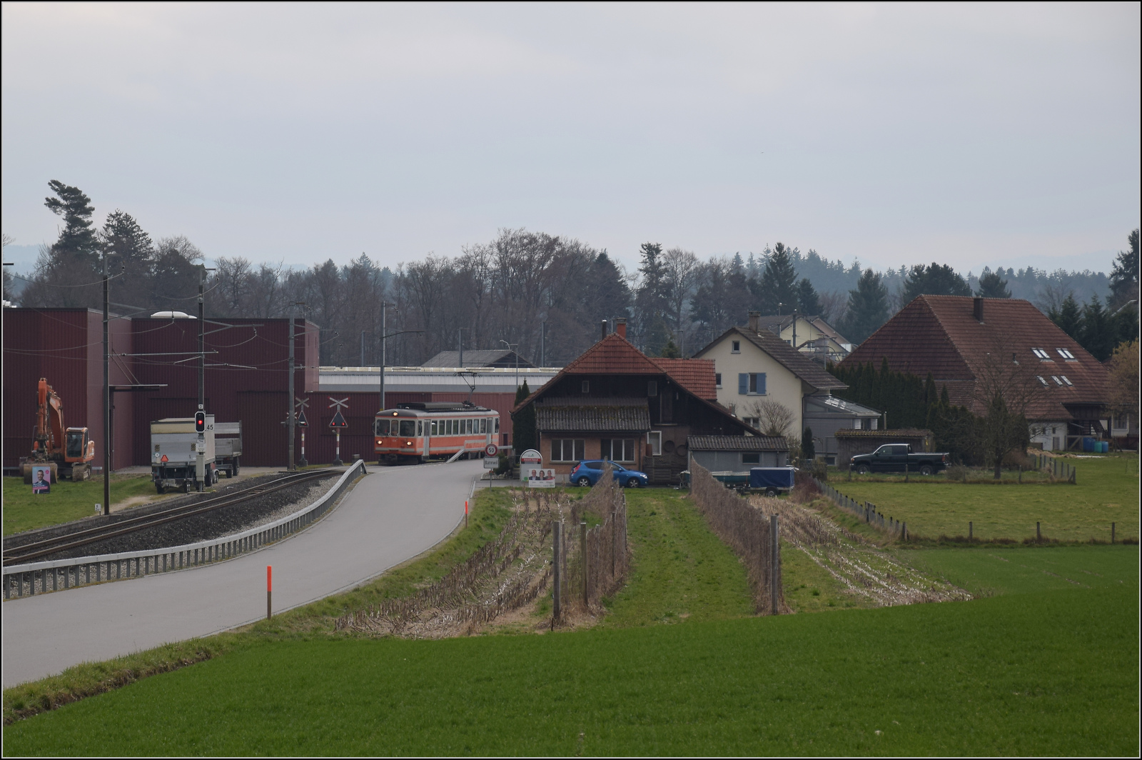 Bierlisi statt Bipperlisi. 

Be 4/4 104 auf dem Weg von Bennwil nach Niederbipp. Februar 2026.
