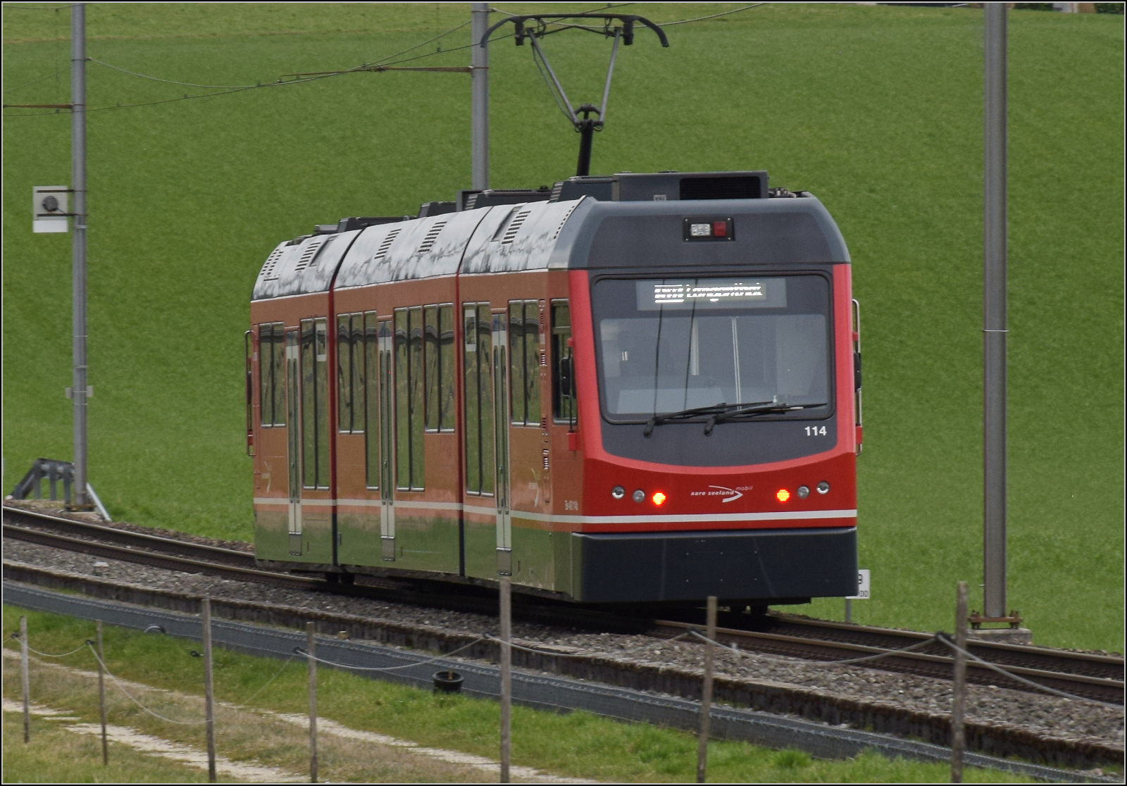 Bierlisi statt Bipperlisi. 

Be 4/8 114 'Saturn' auf dem Weg von Attiswil nach Wiedlisbach. Februar 2026.