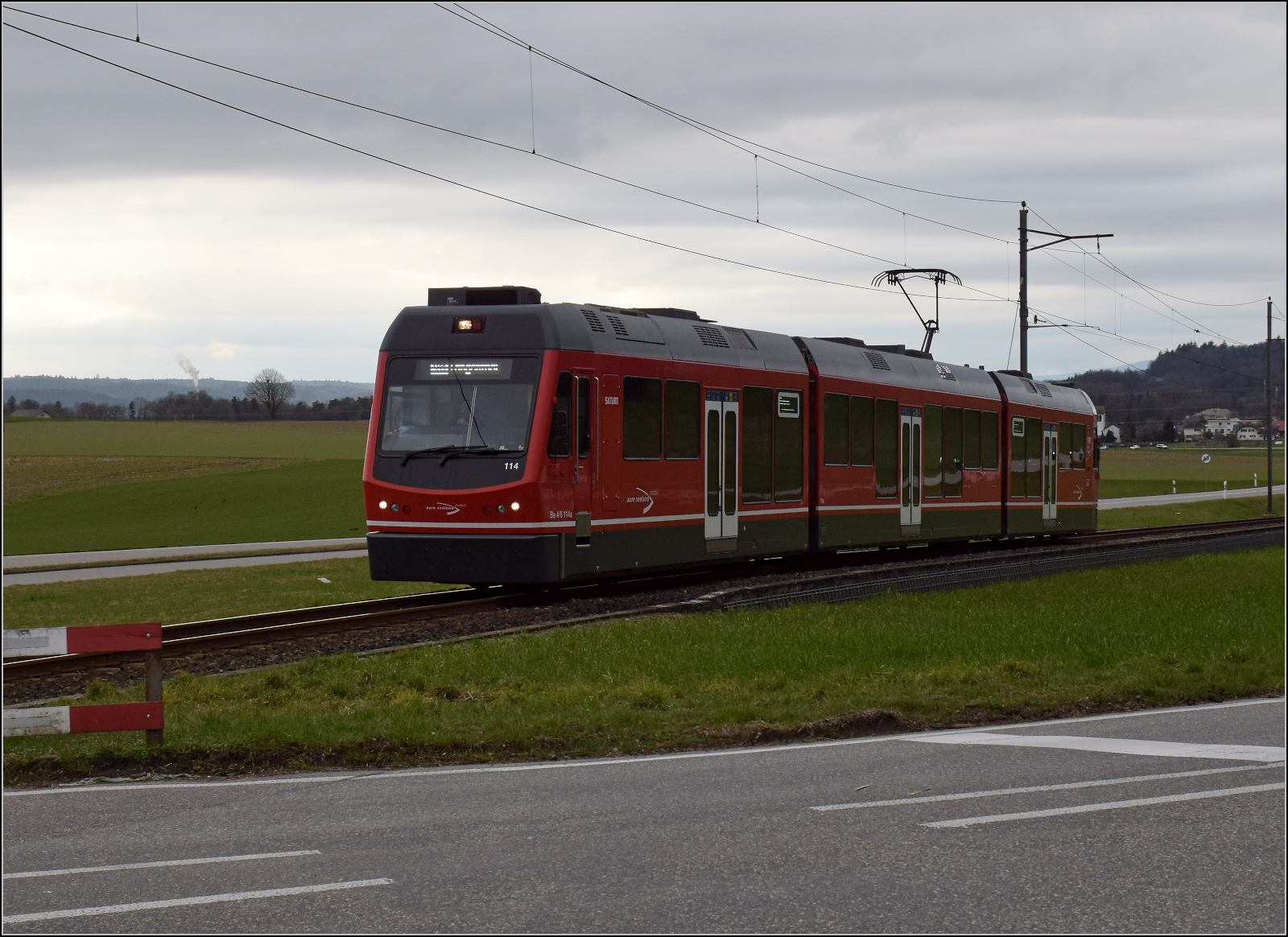Bierlisi statt Bipperlisi. 

Be 4/8 114 'Saturn' auf dem Weg von Attiswil nach Wiedlisbach. Februar 2026.