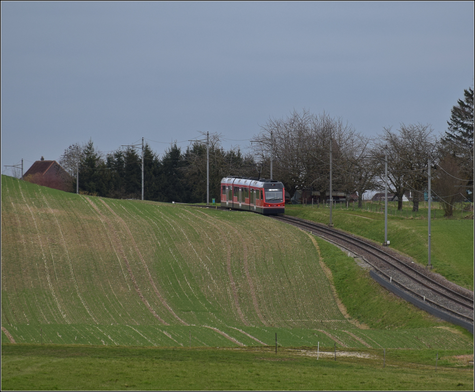 Bierlisi statt Bipperlisi. 

Be 4/8 110 'Merkur' auf dem Weg von Attiswil nach Wiedlisbach. Februar 2026.