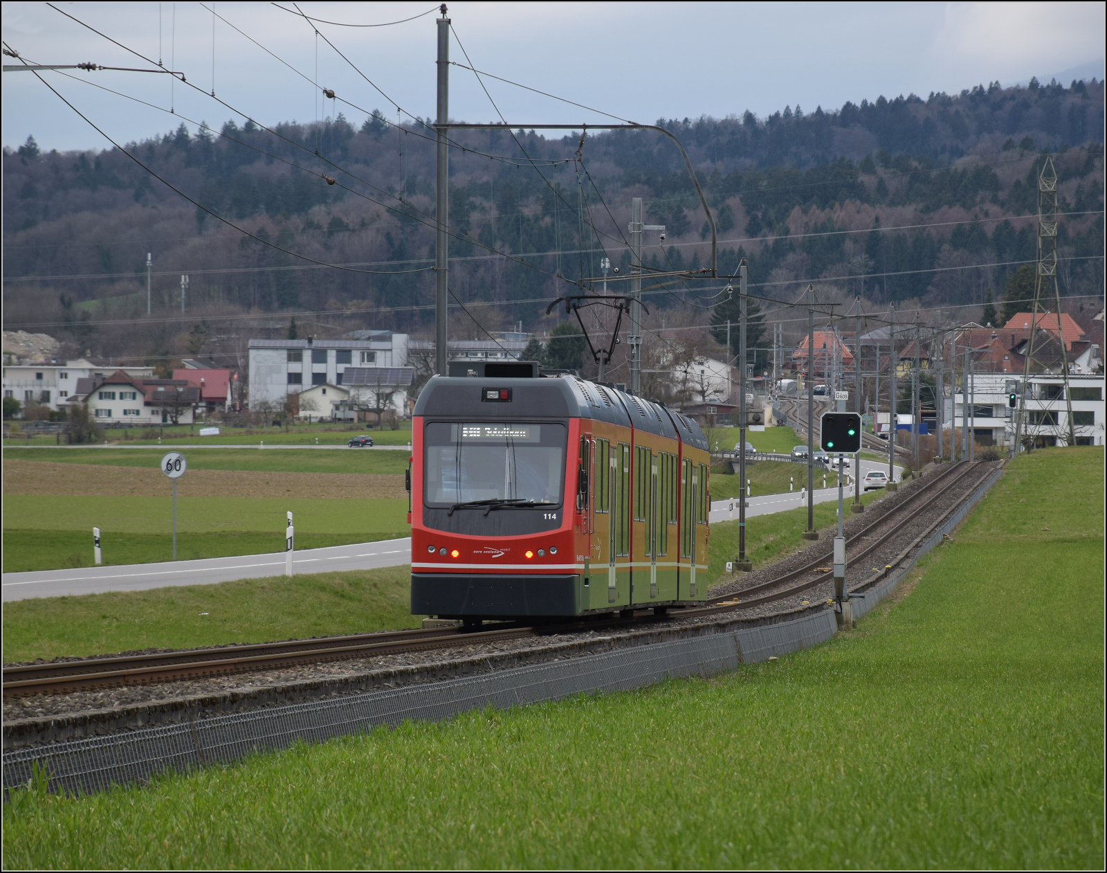 Bierlisi statt Bipperlisi. 

Be 4/8 114 'Saturn' auf dem Weg von Attiswil nach Wiedlisbach. Februar 2026.