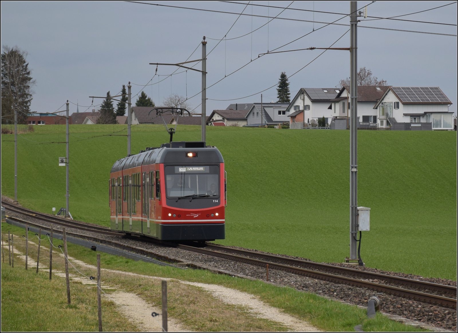 Bierlisi statt Bipperlisi. 

Be 4/8 114 'Saturn' auf dem Weg von Attiswil nach Wiedlisbach. Februar 2026.