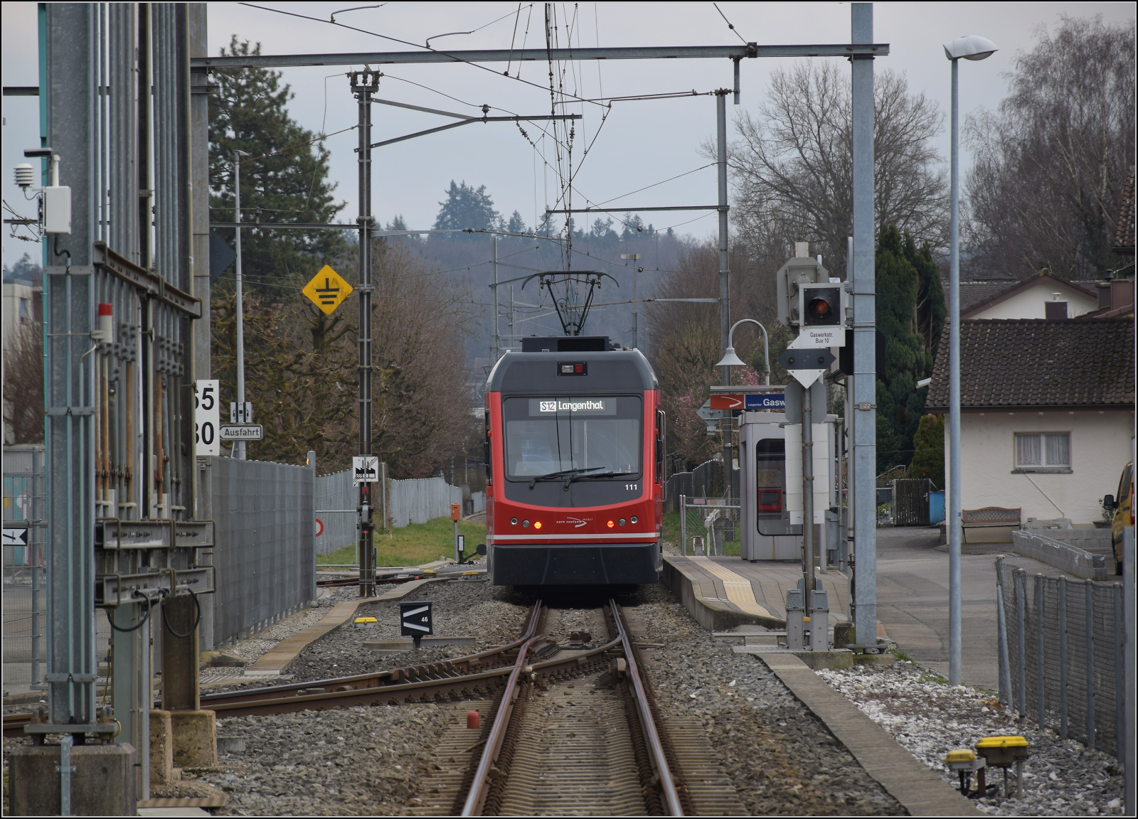 Bierlisi statt Bipperlisi. 

Be 4/8 111 'Jupiter' hat in Langenthal Gaswerk bereits auf die Strecke der LJB gewechselt. Februar 2026.
