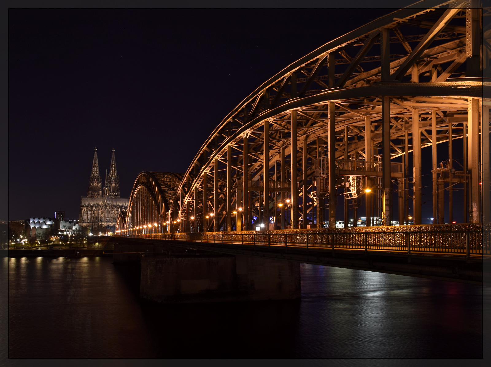 Blick auf die Hohenzollernbrcke. November 2025.