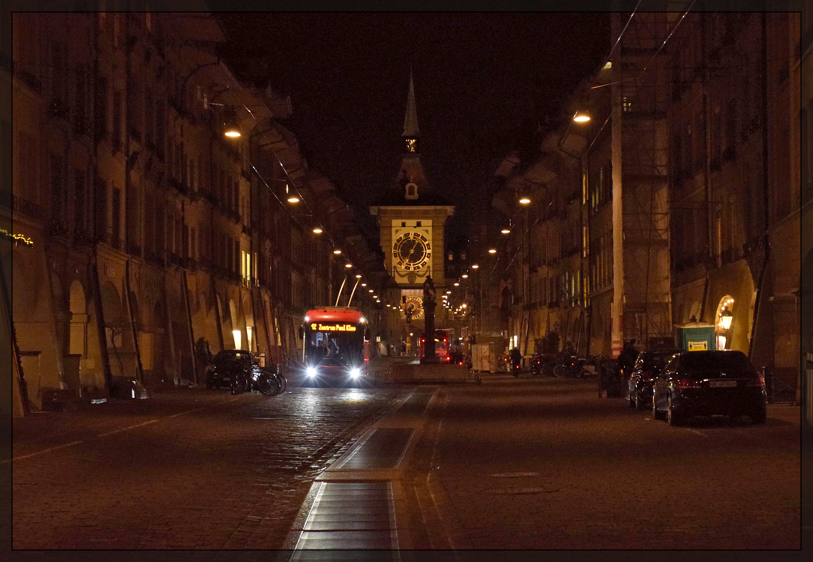 Blick aus der Kramgasse zum Zytglogge. Bern, Januar 2026.