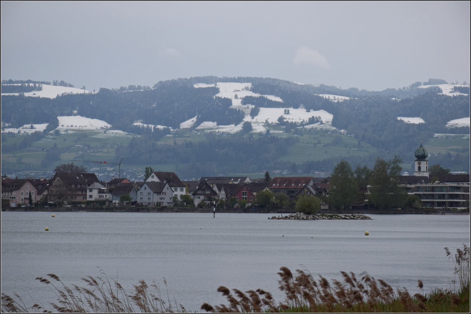 Blick ins noch verschneite Appenzeller Land. 9 Monate Winter war die Aussage meines ehemaligen Nachbarn dazu. Er war ausgewandert ins Appenzell... Arbon, April 2024.