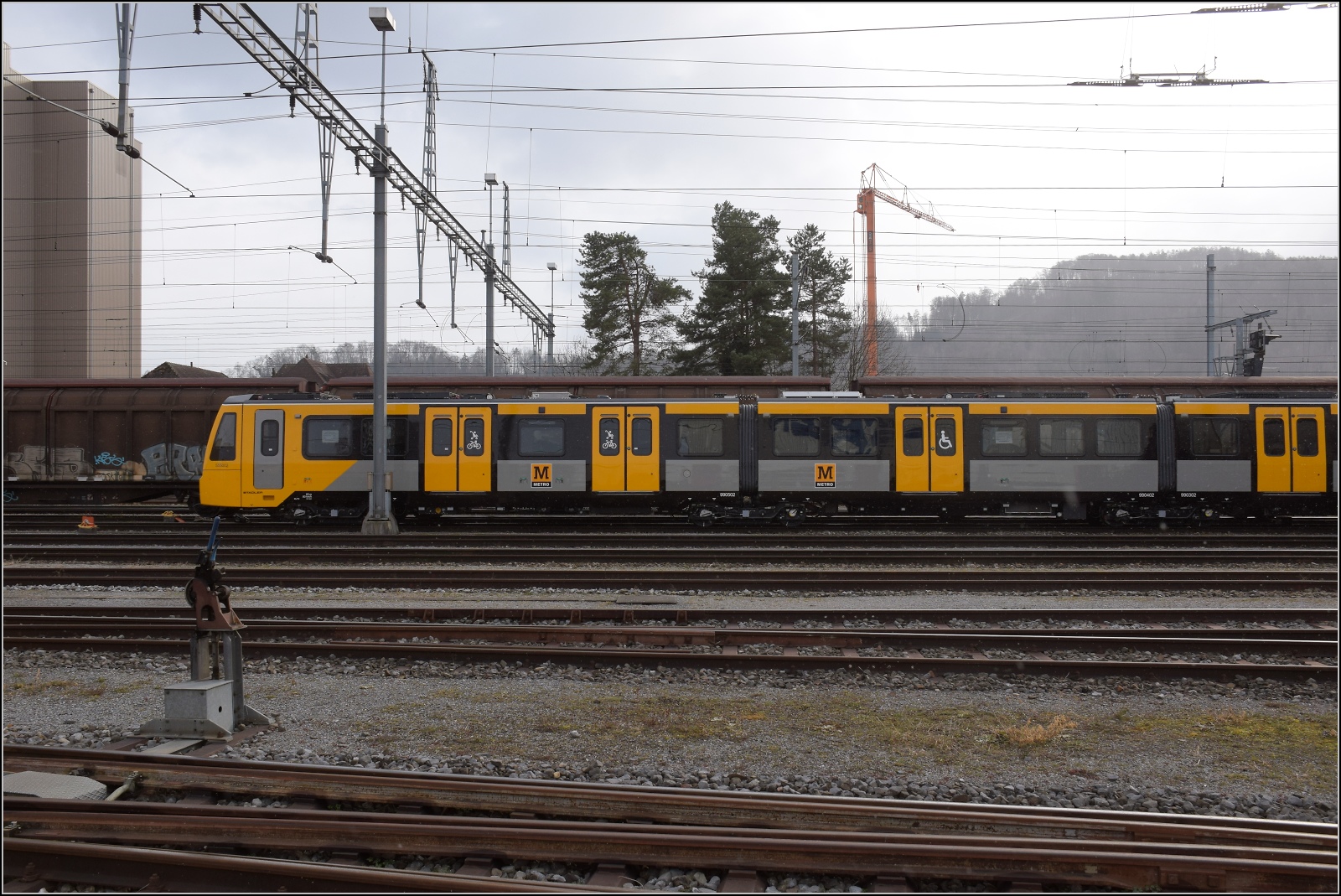 Class 555 in St. Margrethen. 555 002 wurde gerade vom Ex-TPF-Triebzug RBDe 567 174 nach St. Margrethen gebracht. Februar 2023.