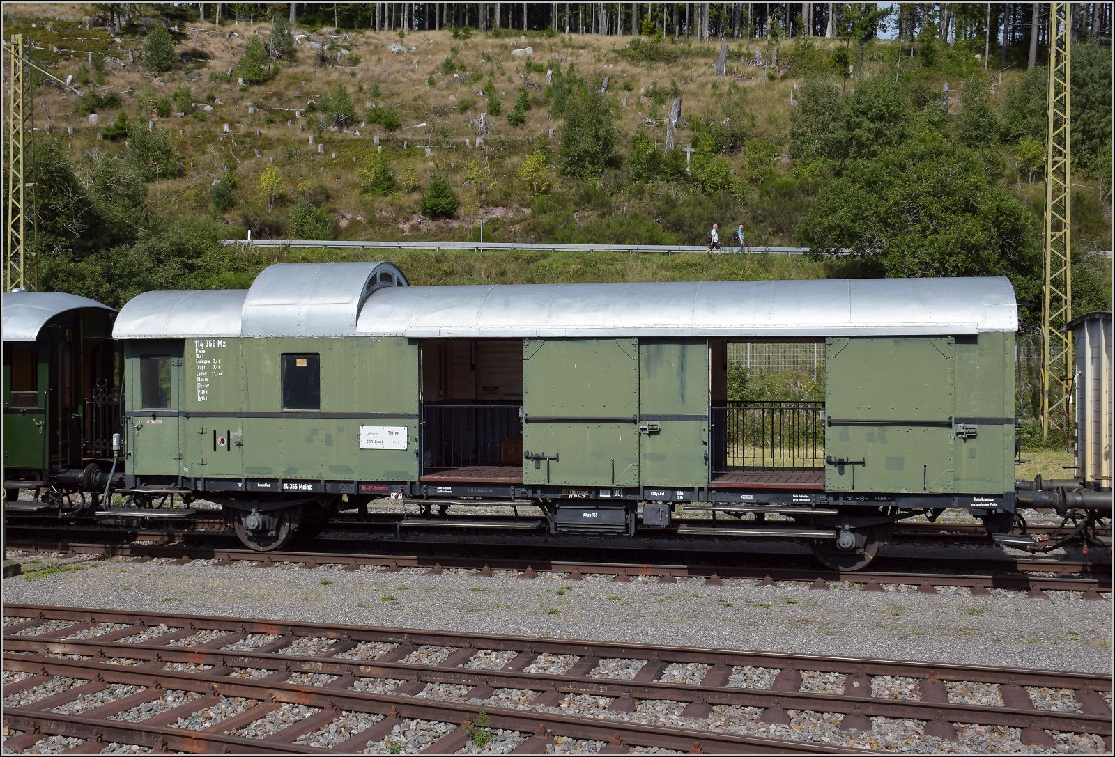 Dampf im Hochschwarzwald. 

Packwagen 114 366 Mz der Gattung Pwi-28 in Seebrugg. September 2025.