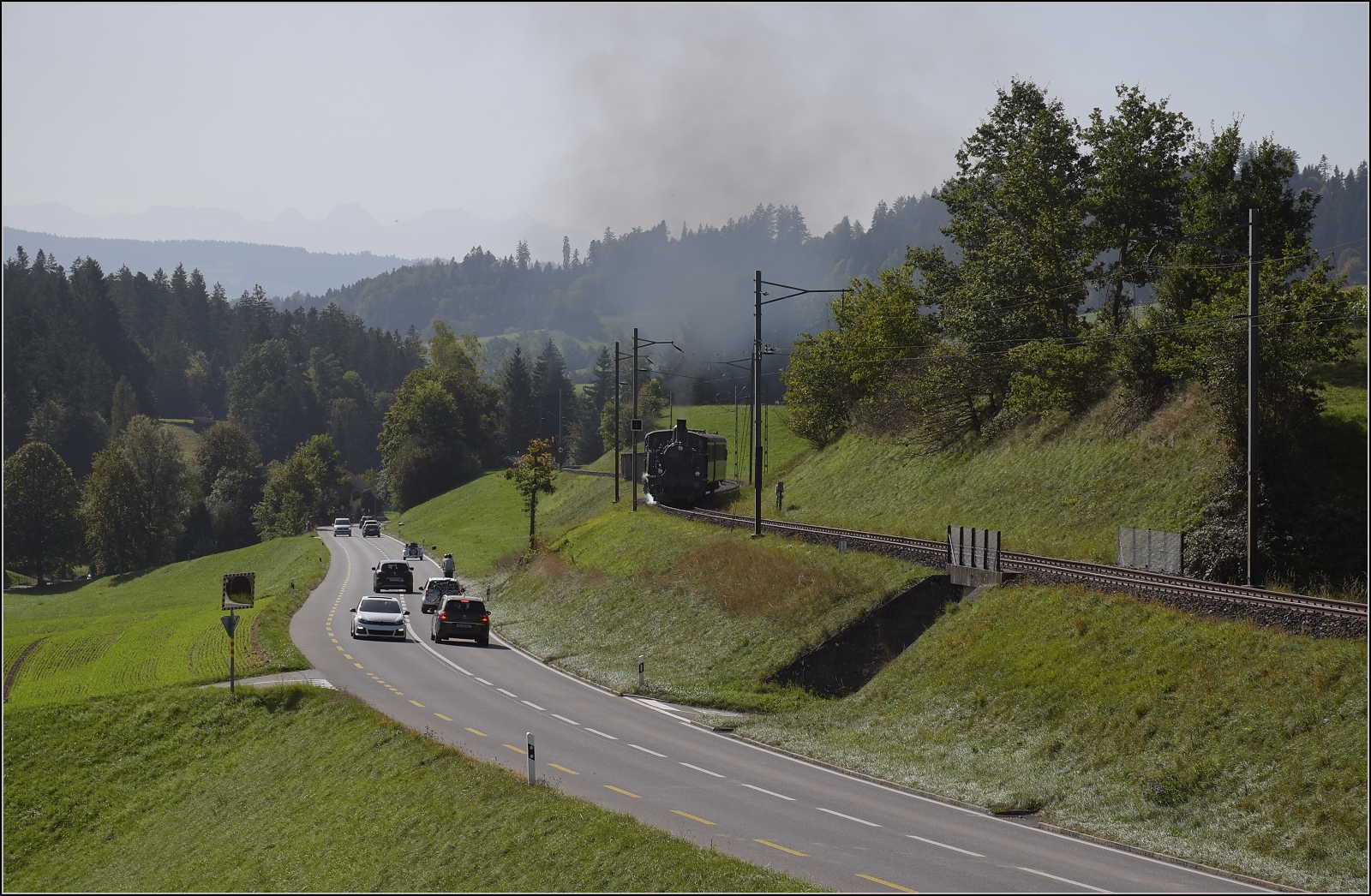 Dampftage Huttwil.

Ed 3/4 2 der Solothurn-Münster-Bahn auf dem Weg nach Huttwil. Griesbachmoos, Oktober 2023.