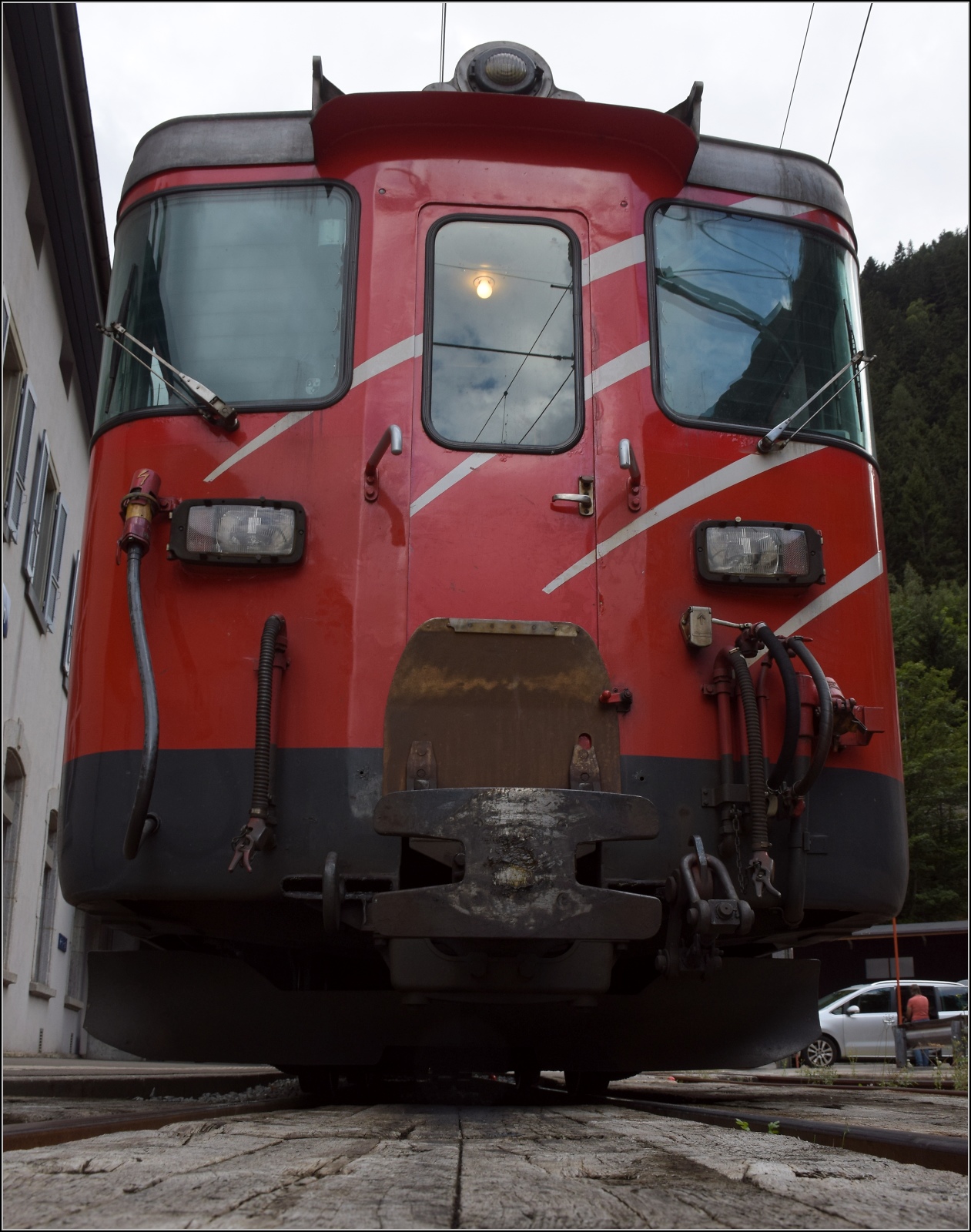 De 4/4 55 der MGB vor dem Bahnhof Gschenen. September 2022.