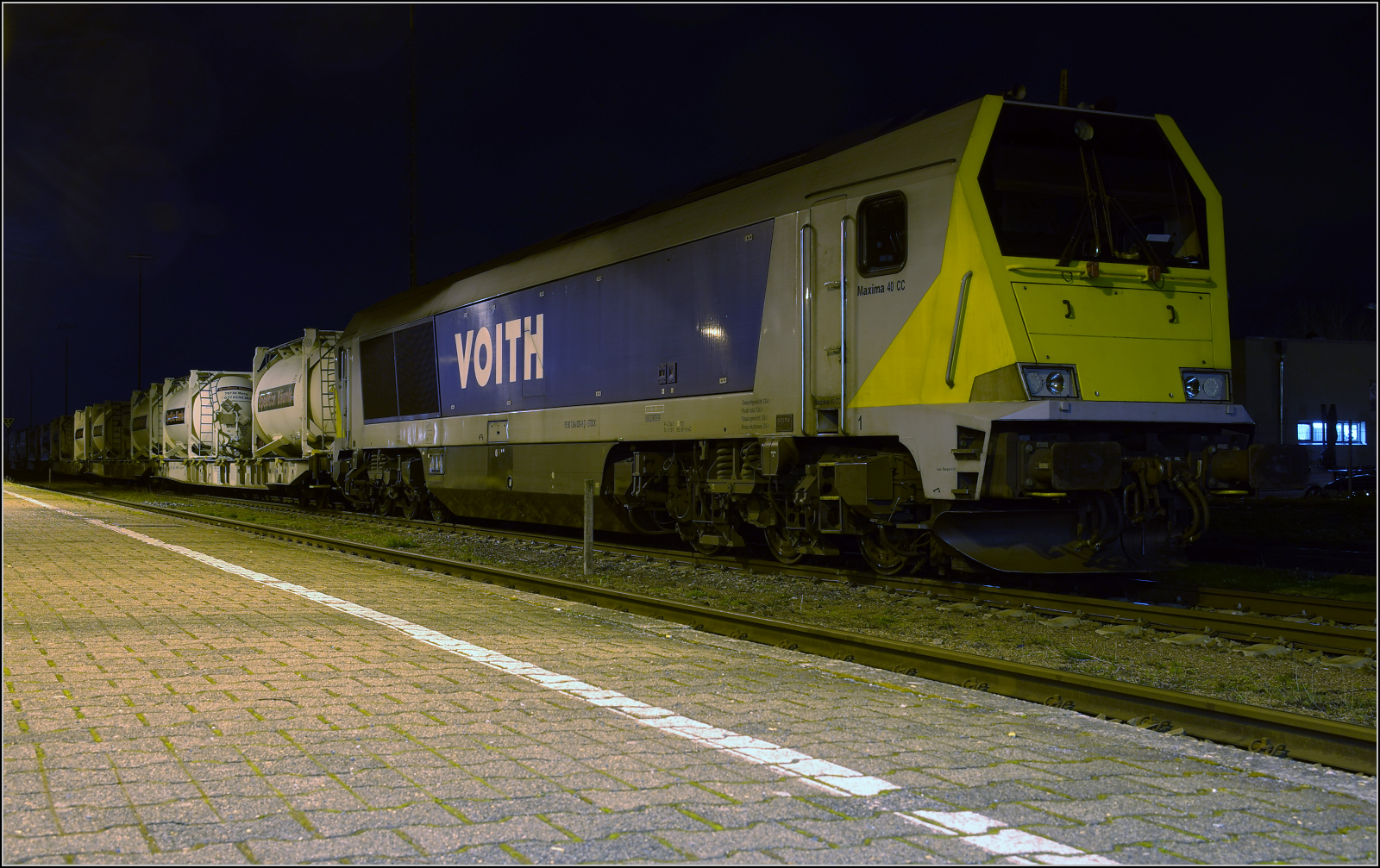Den ominösen, neuen Vogt-Zug mit Voith-Lok in Rheinfelden erlegt. 264 003 war schon kurz nach Einfahrt abgestellt und verlassen. März 2024.