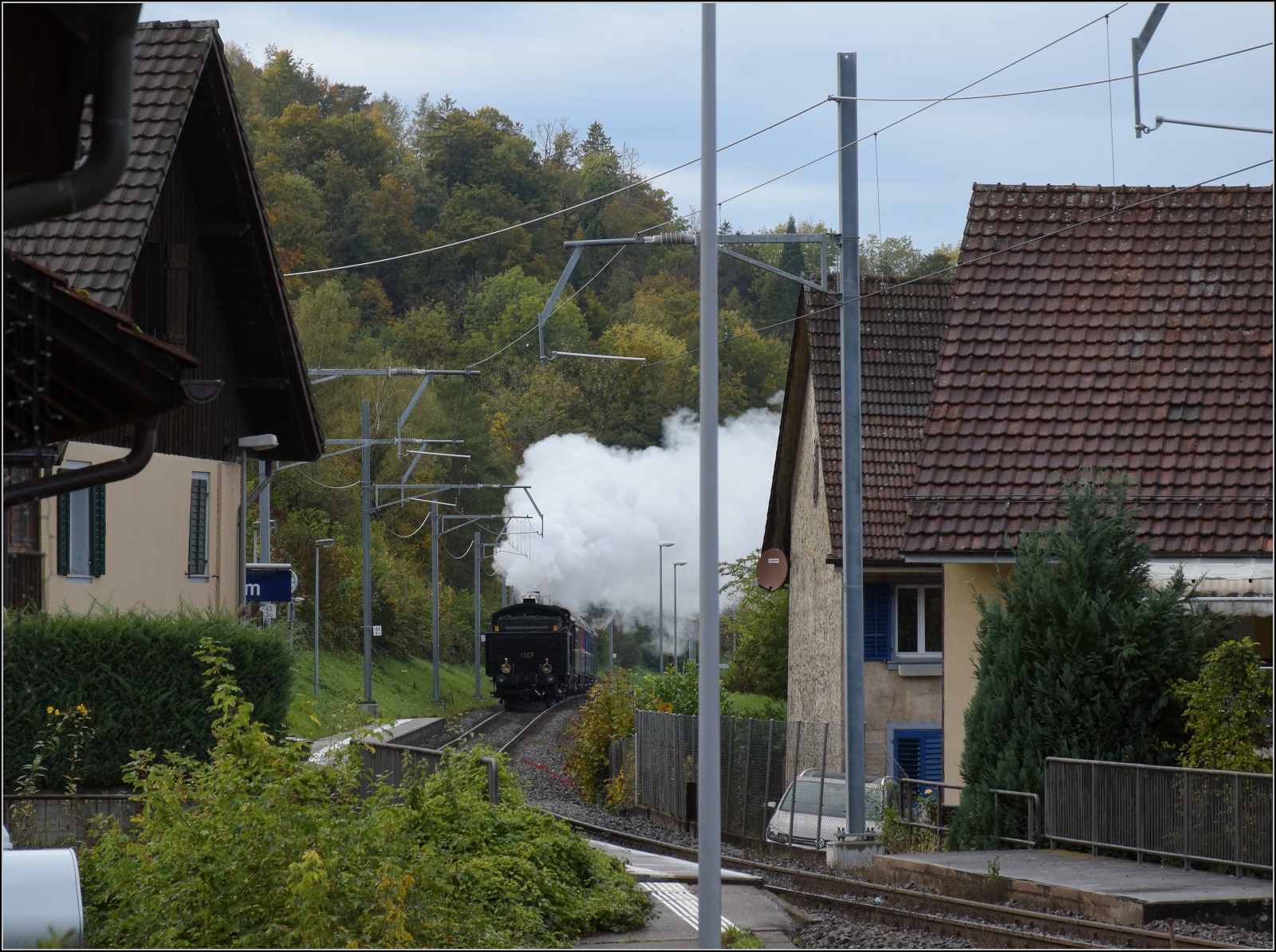 Den Schweizer Bahnen zum 175. Geburtstag.

Dampftage Koblenz, hier B 3/4 1367 in Rietheim, dahinter Ed 2x2/2. Oktober 2022.
