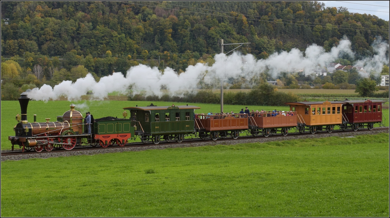 Den Schweizer Bahnen zum 175. Geburtstag.

D 1/3 Limmat in voller Fahrt bei Felsenau. Oktober 2022.