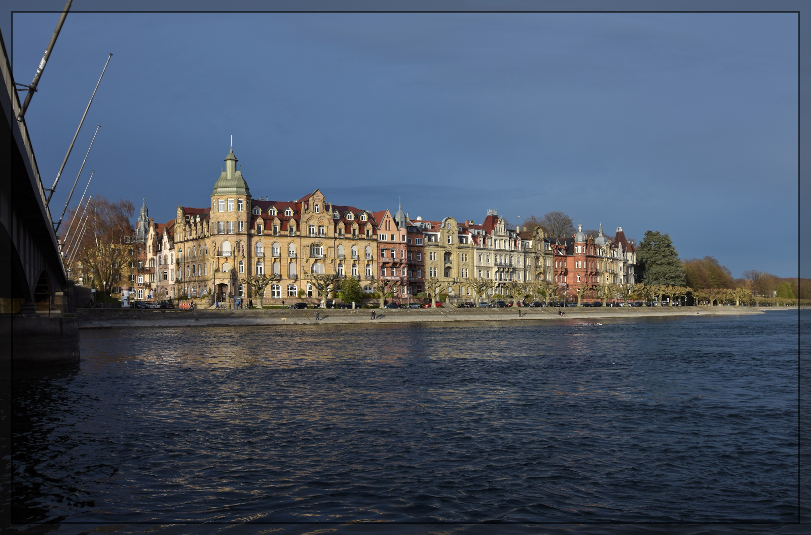 Der Blick auf die rechtsrheinische Seite in Konstanz. März 2017.