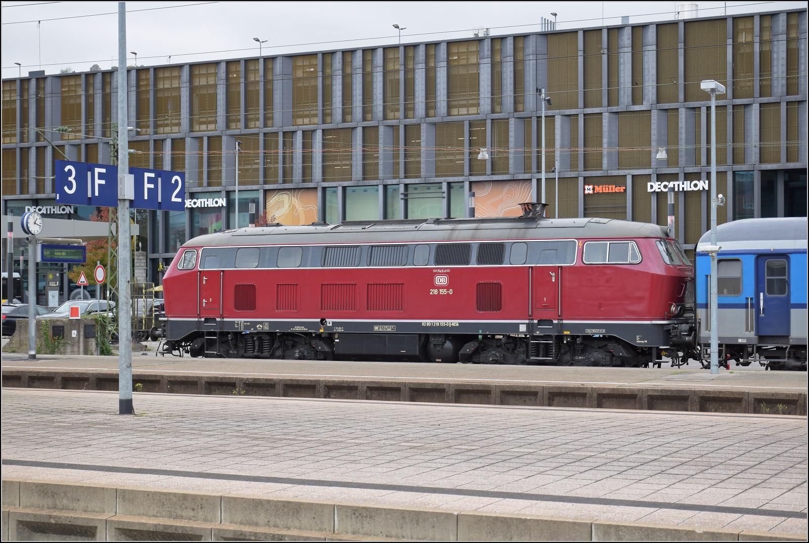 Der FEX fuhr auch Anfang Oktober noch nach Singen, diesmal von Aalen statt von Stuttgart. An diesem Tag mit der altroten 218 155.