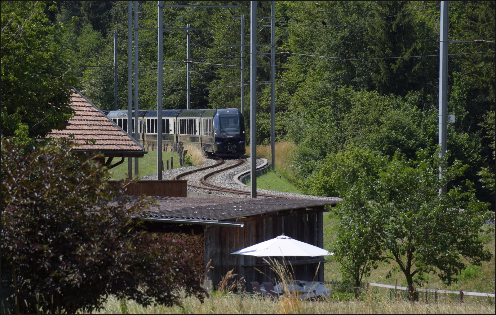 Der GPX auf Normalspur in Wilerau. Juli 2023.