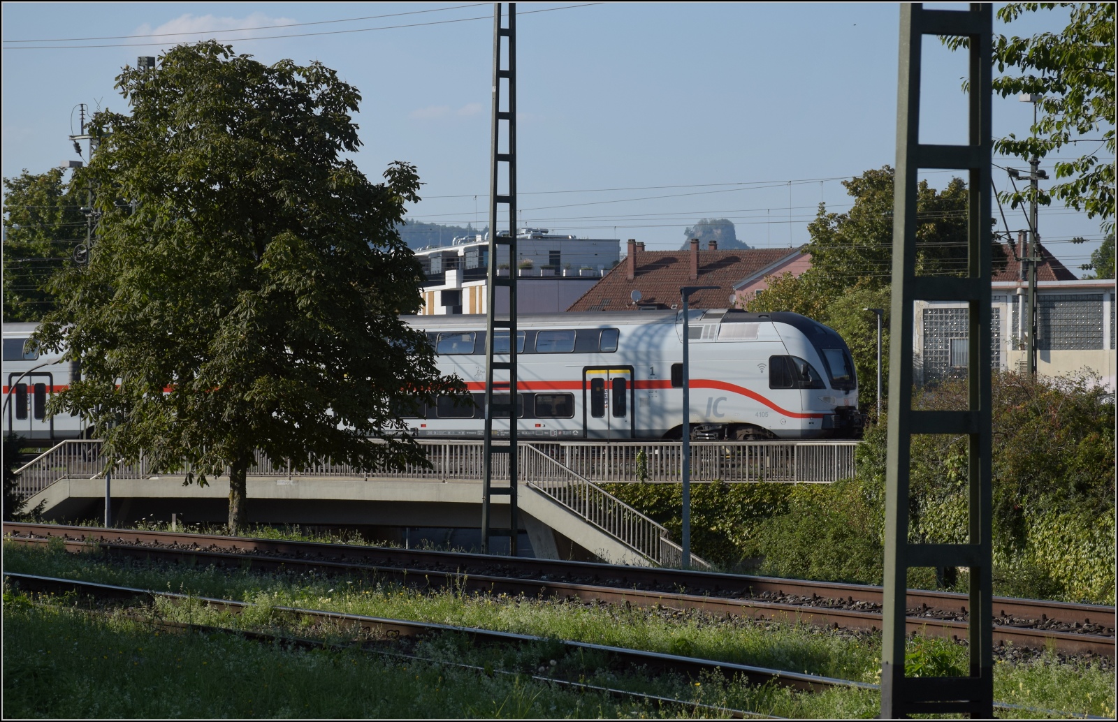 Der Westbahn-Gebrauchtzug 4010 005 mit Schweizer Kennzeichen und deutschem Besitzer auf dem Weg nach Singen. September 2023.