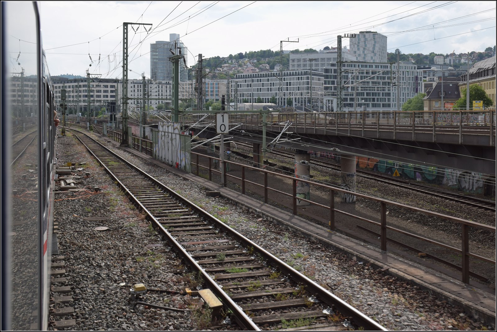 Die Einfahrt nach Stuttgart dürfte nicht mehr so lange in dieser Form zu erleben sein. Daher mal ein paar Bilder einfach über das Gelände. Juni 2025.