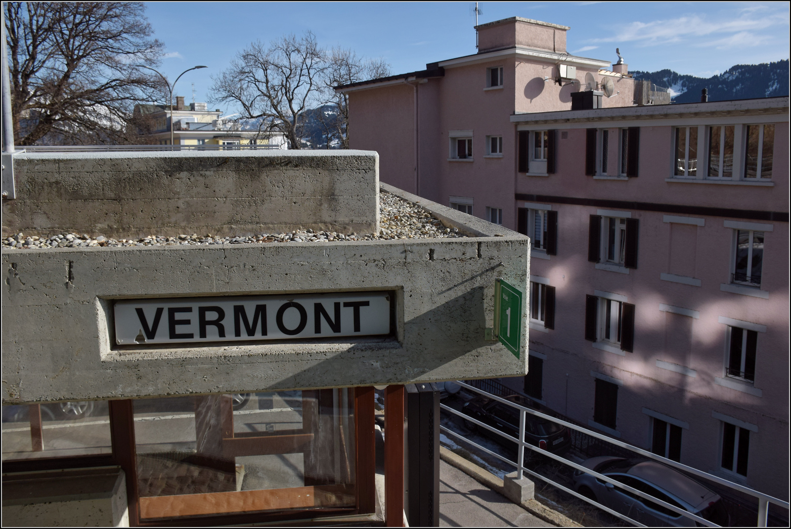 Diesen Namen h�tte ich wohl an anderer Stelle erwartet und nicht als Bahnstation im Chablais. Man lernt nie aus. Leysin, Januar 2026.