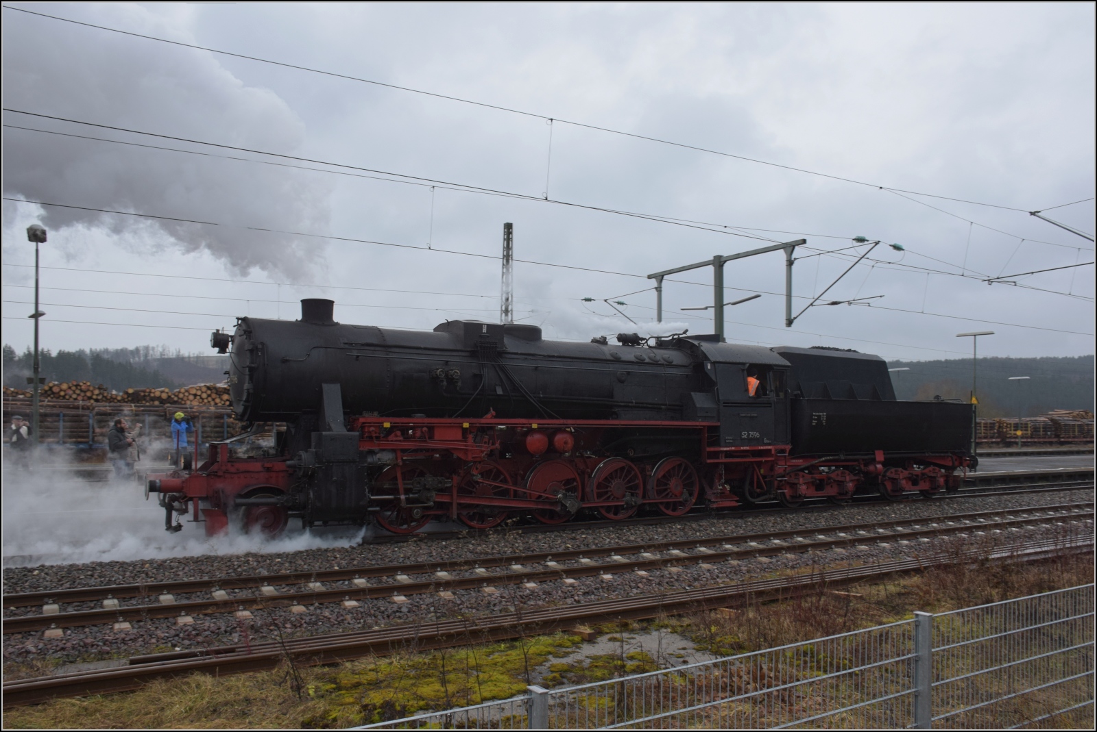 Dreikönigsfahrten 2024.

52 7596 umfährt in Immendingen ihren Zug. Januar 2024.