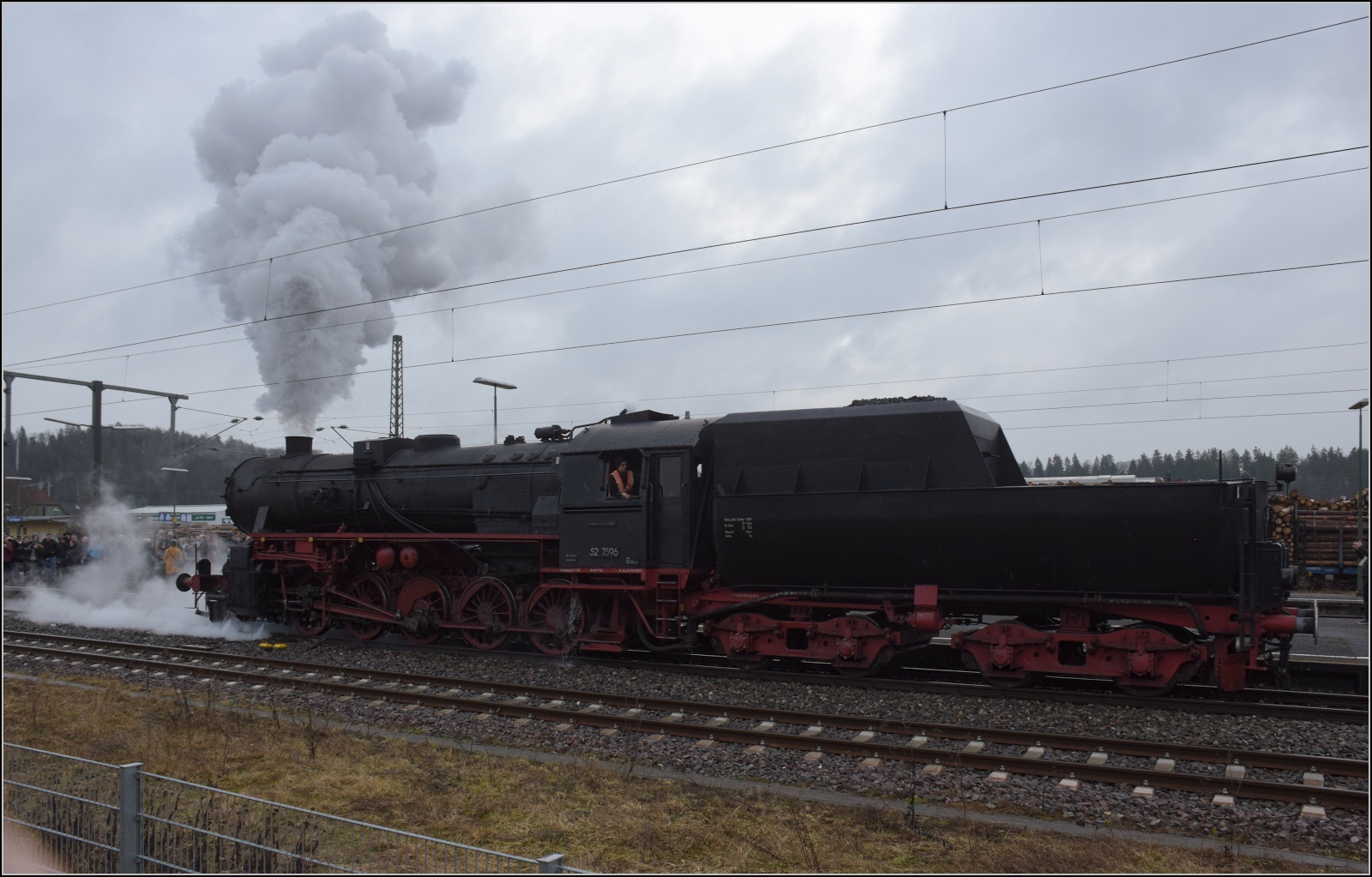 Dreikönigsfahrten 2024.

52 7596 umfährt in Immendingen ihren Zug. Januar 2024.