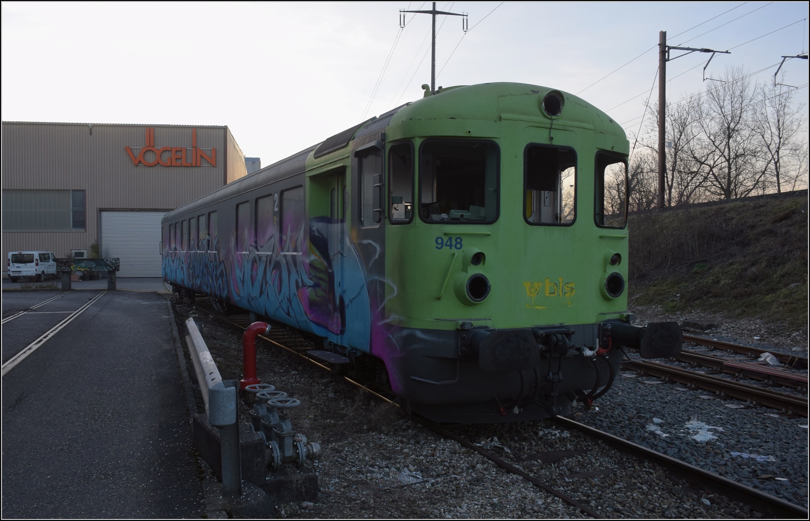 Ein Steuerwagen des Autoverlads am Ltschberg zur Verschrottung in Kaiseraugst. Februar 2023.