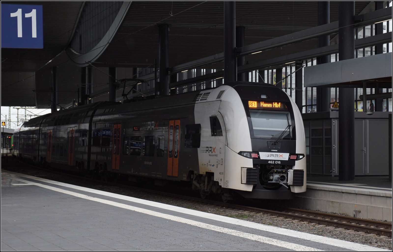Eine Doppeltraktion 462 mit 462 016 am Zugschluss in Duisburg. Februar 2026.