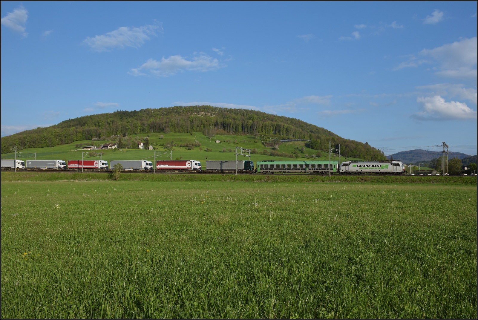 Eine Rola mit 186 905 'Hauenstein' auf der Hauensteinbasislinie. Thürnen, April 2022.