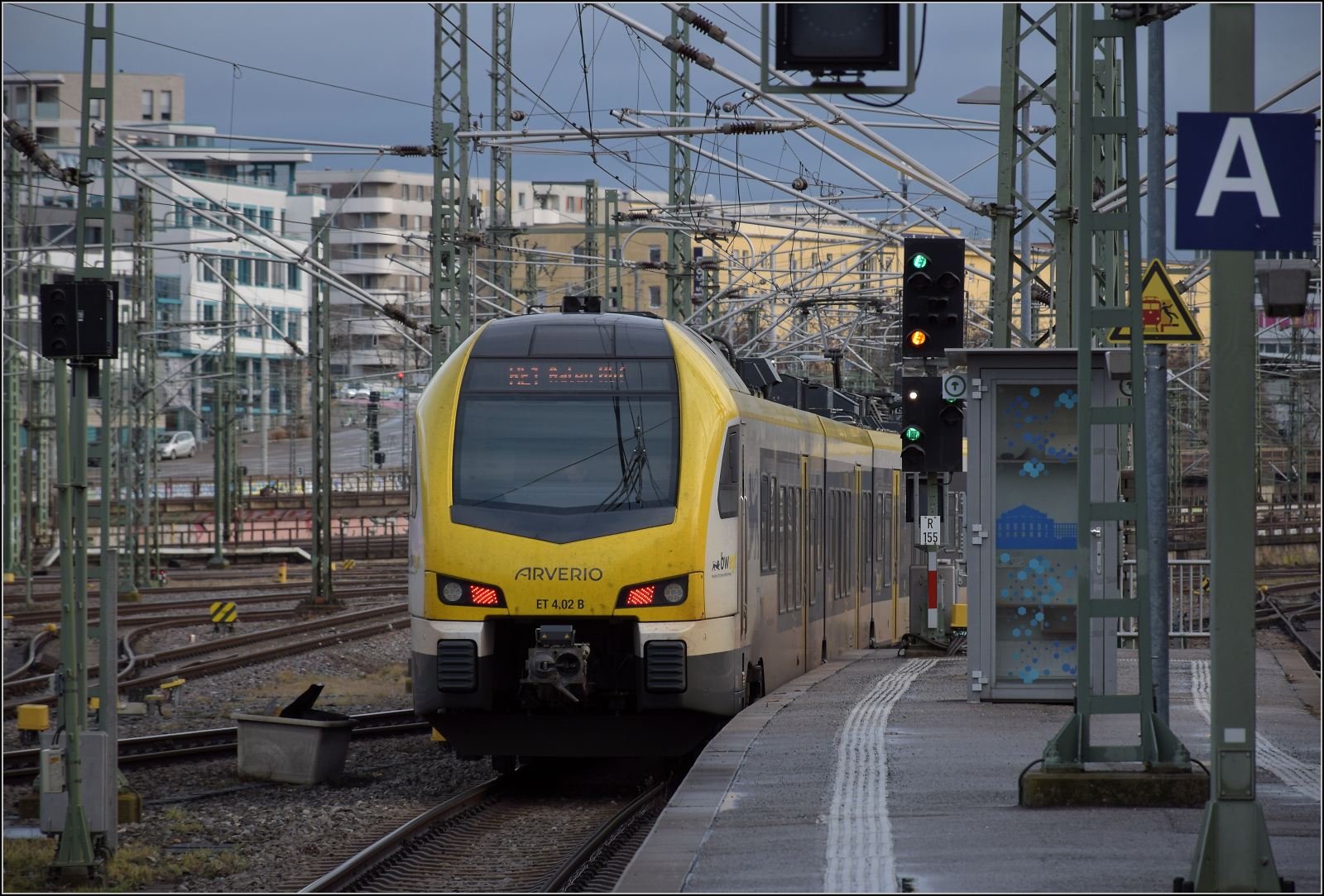 ET 4.02, offiziell mit der Nummer 1428 016 versehen auf dem Weg nach Aalen. Stuttgart, Februar 2026.
