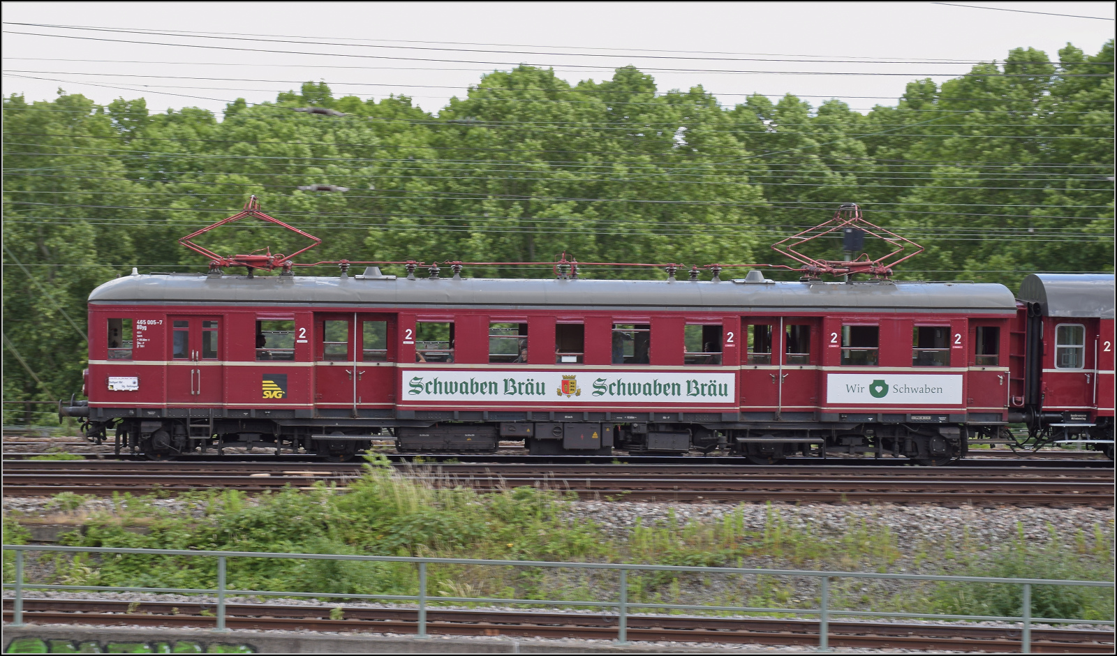 ET 65, der wiederbelebte Rote Heuler.

465 005 auf dem Stuttgarter Tunnelgebirge. Juni 2026.