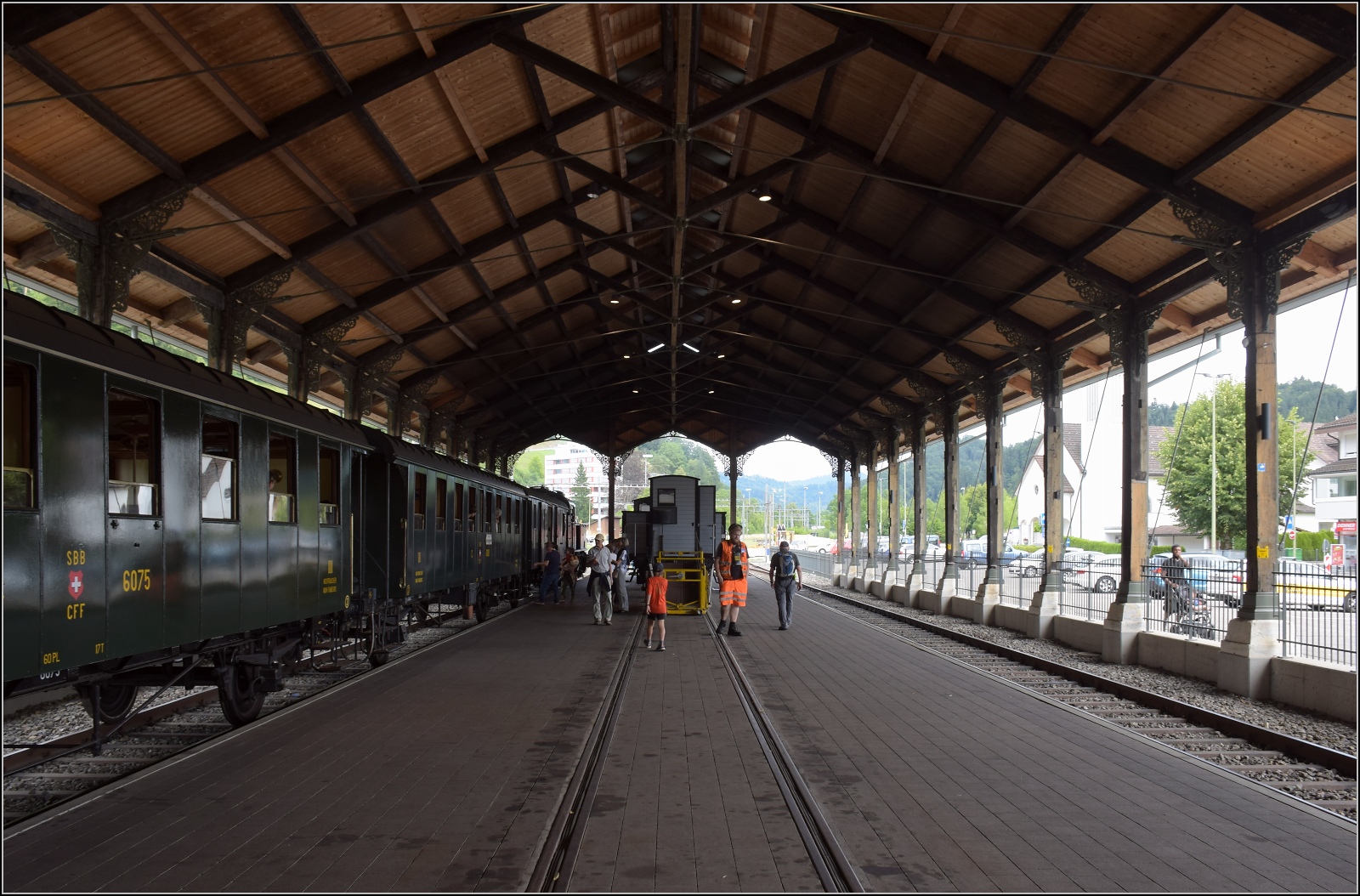 Fahrtag im Zrcher Oberland. Blick in die alte Basler Bahnhofshalle. Bauma, Juli 2023.