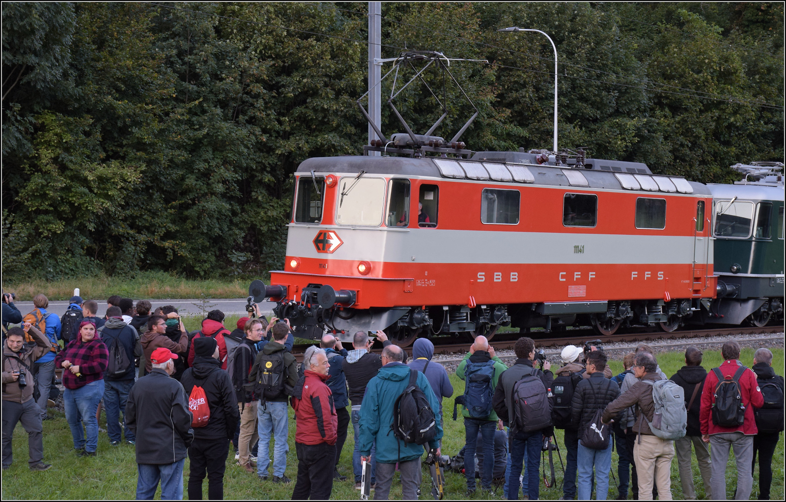 Grosses BoBo-Treffen in Balsthal: 60 Jahre Re 4/4 II in der Schweiz. 

Der ber 400 m lange Lokzug wird angefhrt von Re 4/4 II 11141 (Swiss Express). Oensingen, September 2024.