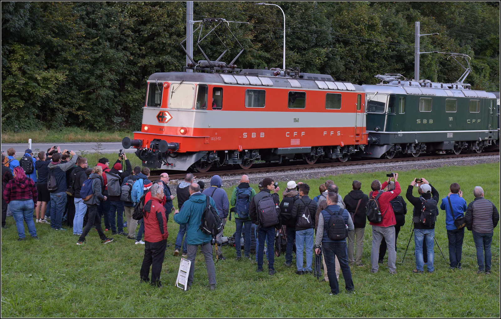 Grosses BoBo-Treffen in Balsthal: 60 Jahre Re 4/4 II in der Schweiz. 

Der ber 400 m lange Lokzug wird angefhrt von Re 4/4 II 11141 (Swiss Express), 11173 (grn im Auslieferungszustand).  Oensingen, September 2024.