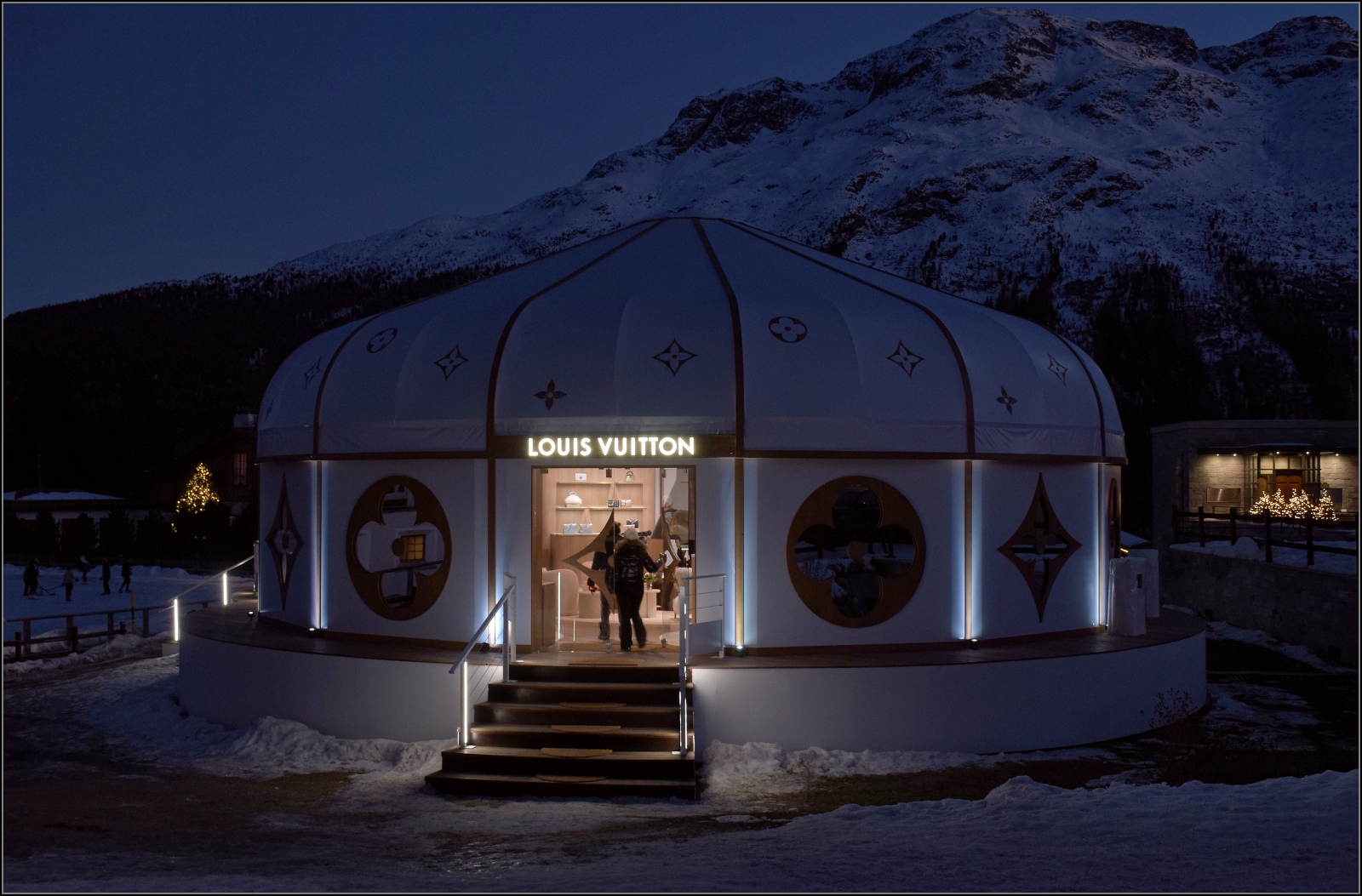 GSPUNNE reicht nicht.

Louis Vitton in St. Moritz zur Hauptsaison. Januar 2023.