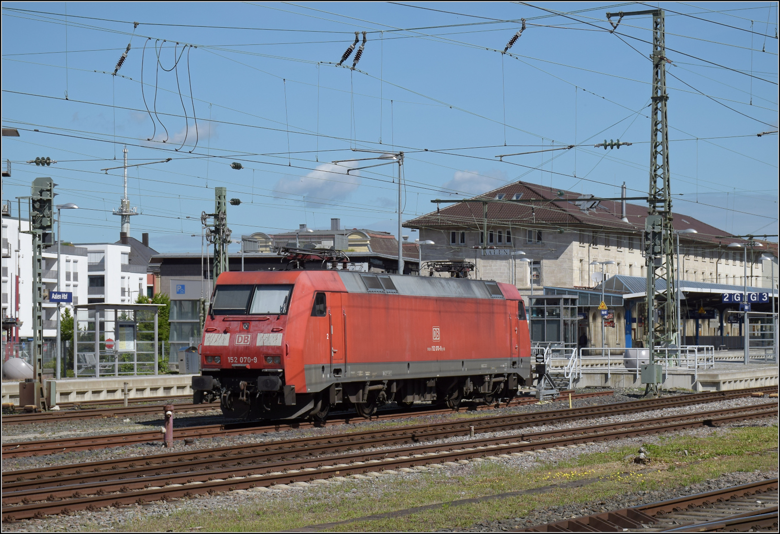 Güterzuglokführers Liebling ist mit dem Exemplar 152 070 in Aalen geparkt. Juni 2025.