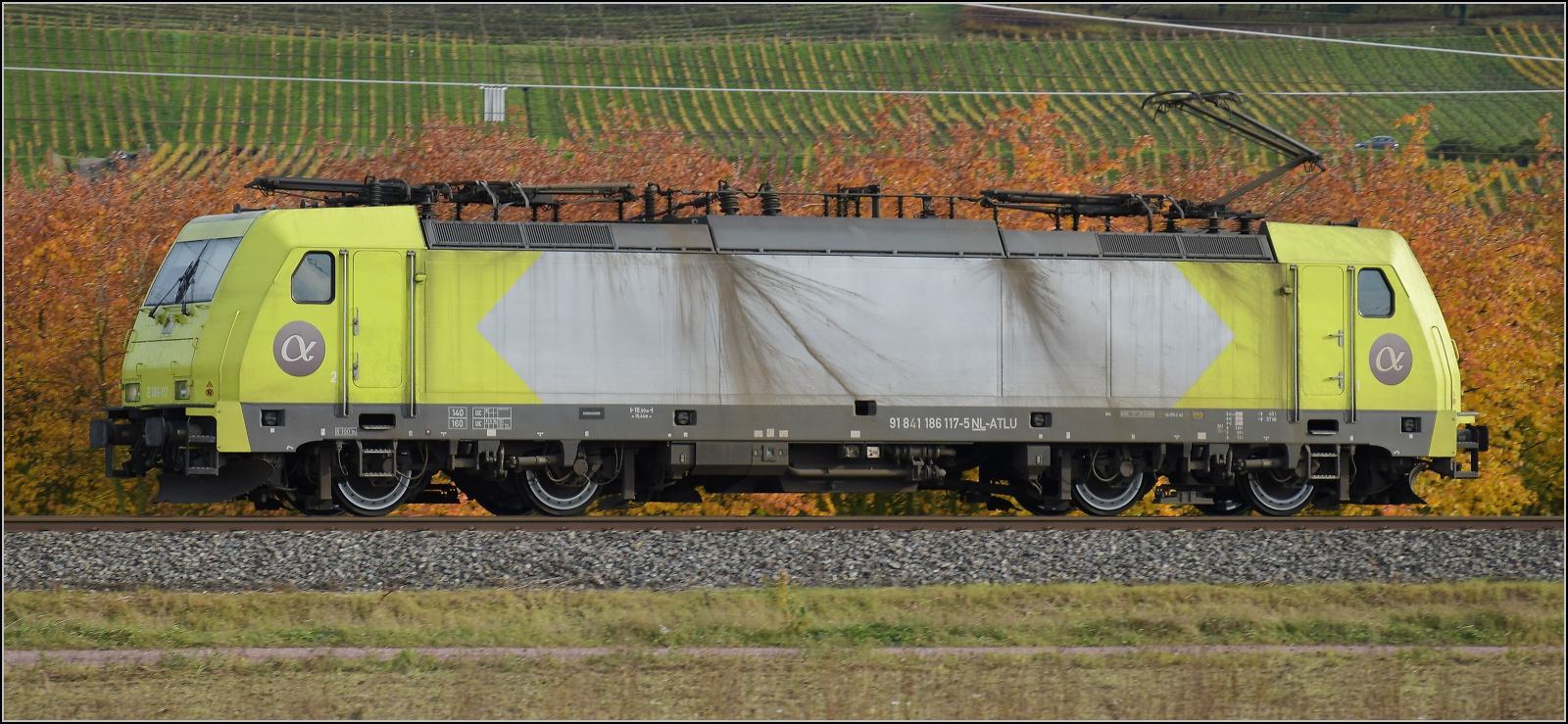 Herbst in Auggen.

91 81 1 186 117 NL-ATLU fährt solo nordwärts. Oktober 2025.