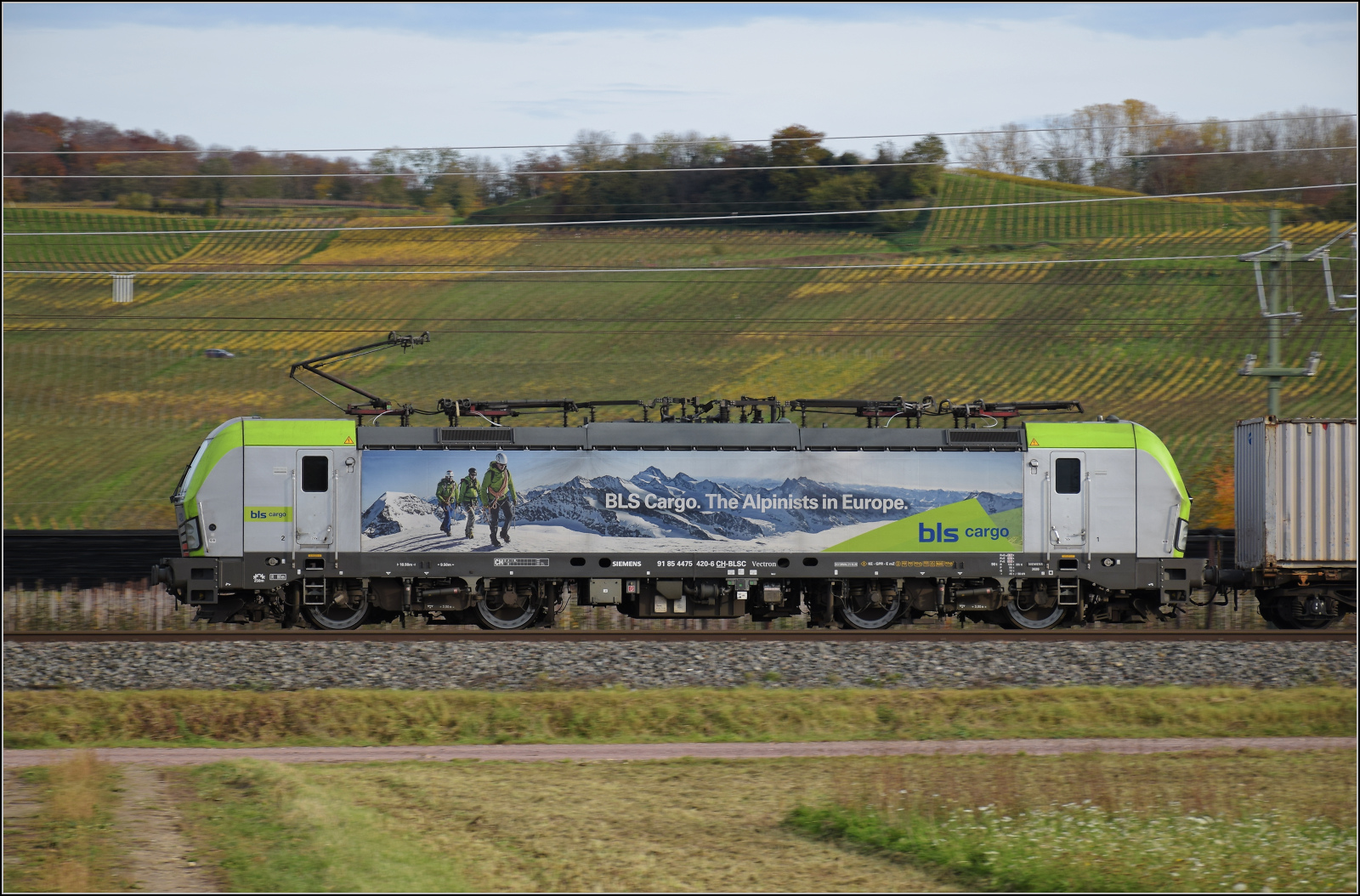 Herbst in Auggen.

Re 475 420 auf dem Weg nach Norden. Oktober 2025.