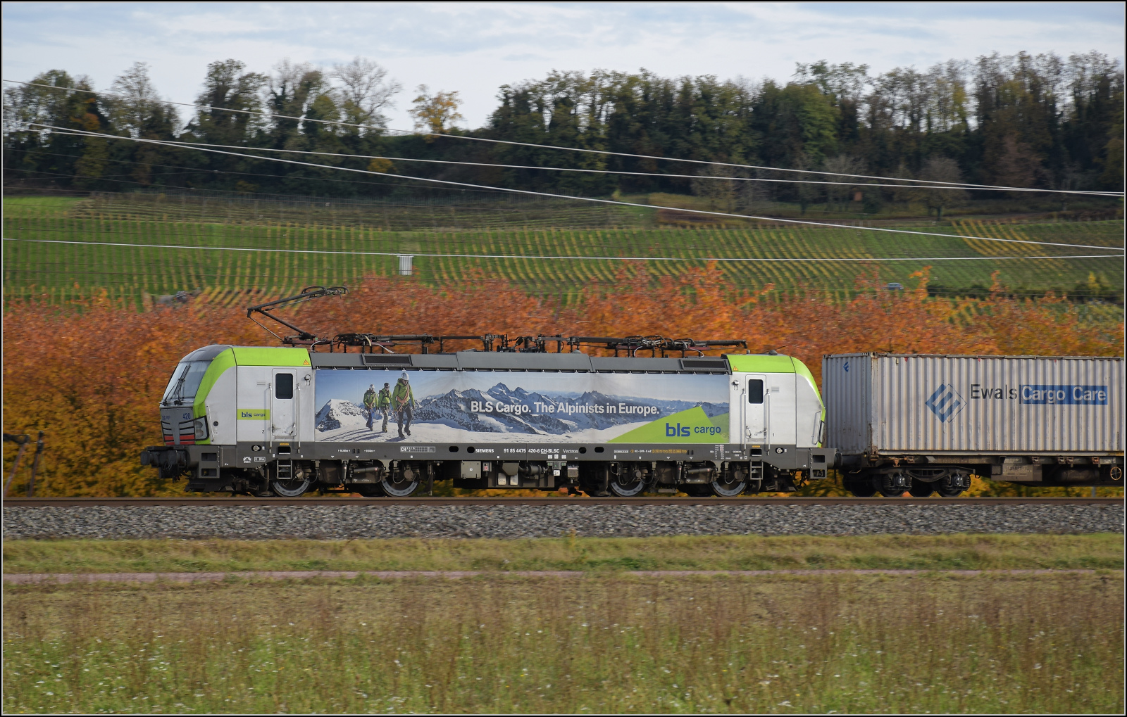 Herbst in Auggen.

Re 475 420 auf dem Weg nach Norden. Oktober 2025.
