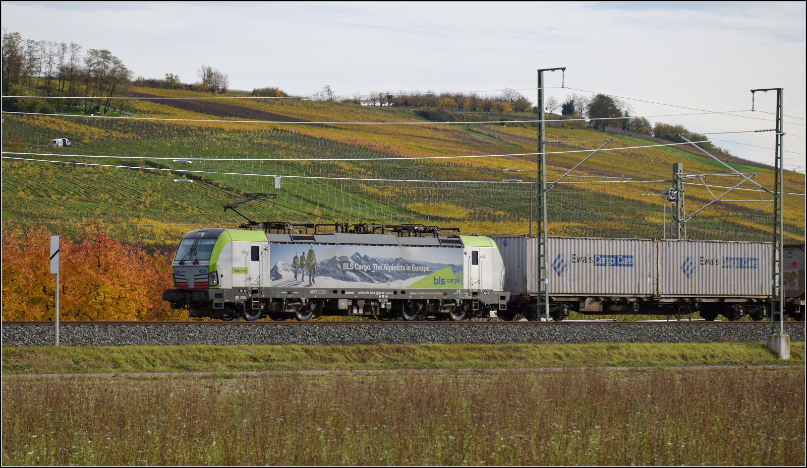 Herbst in Auggen.

Re 475 420 auf dem Weg nach Norden. Oktober 2025.