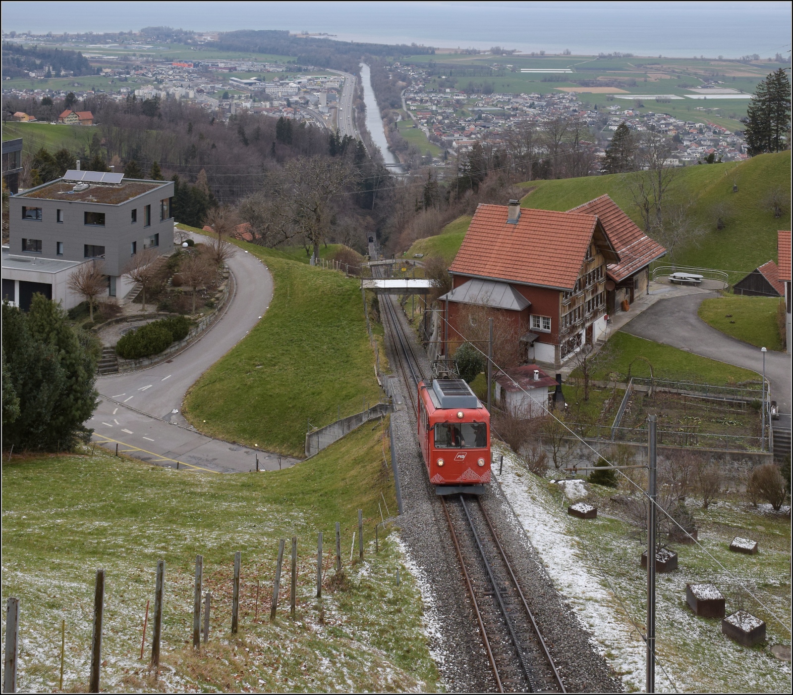 Hommage an die S26.

BDeh 1/2 1 'Liseli' auf Bergfahrt nach Walzenhausen. Februar 2023.