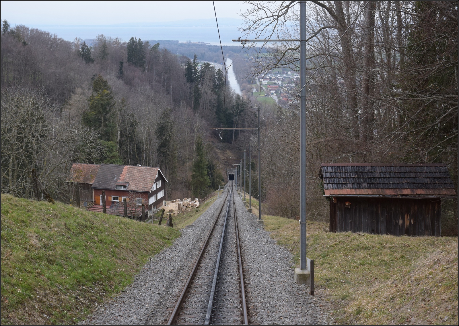 Hommage an die S26.

BDeh 1/2 1 'Liseli' auf Bergfahrt nach Walzenhausen. Februar 2023.