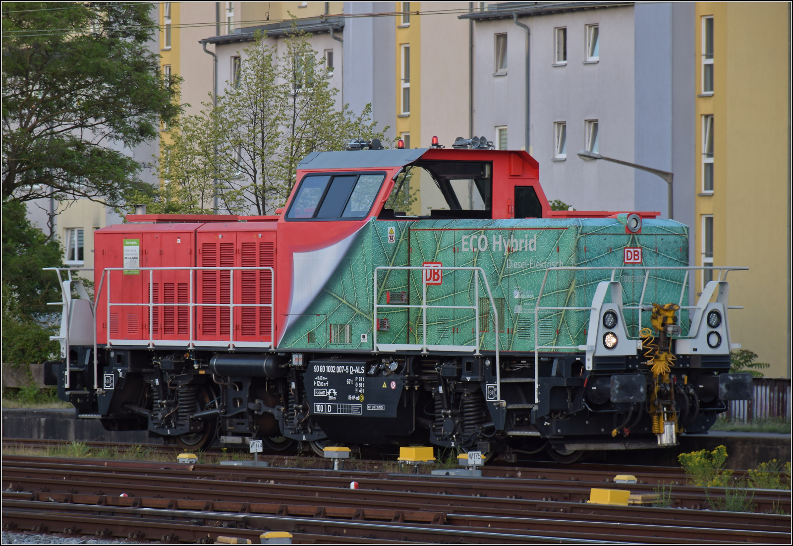 Hybridlok 1002 007 abgestellt am Hauptbahnhof Nürnberg. Juni 2025.