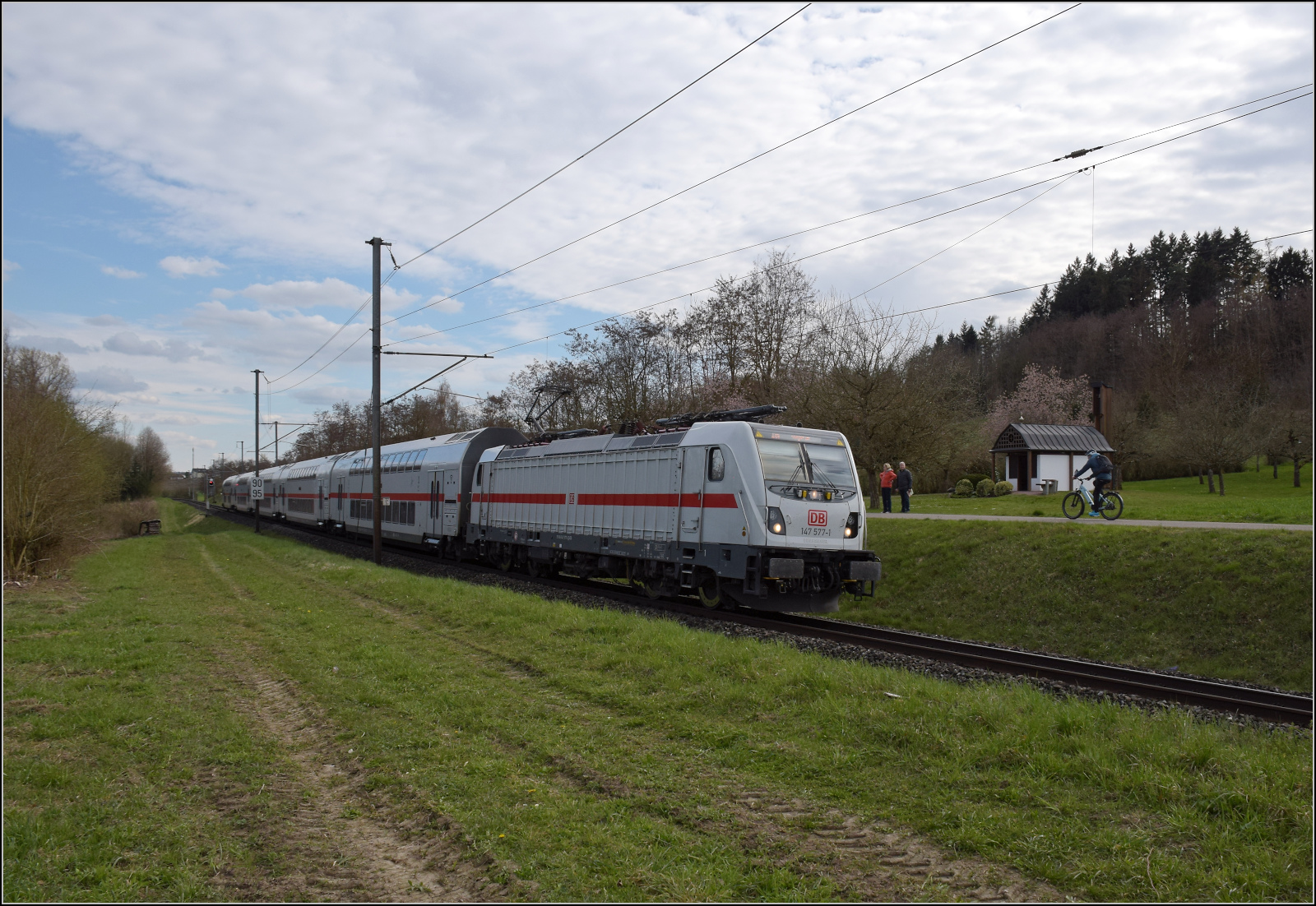 IC2 4904 mit 147 577 bei Jestetten. April 2026.