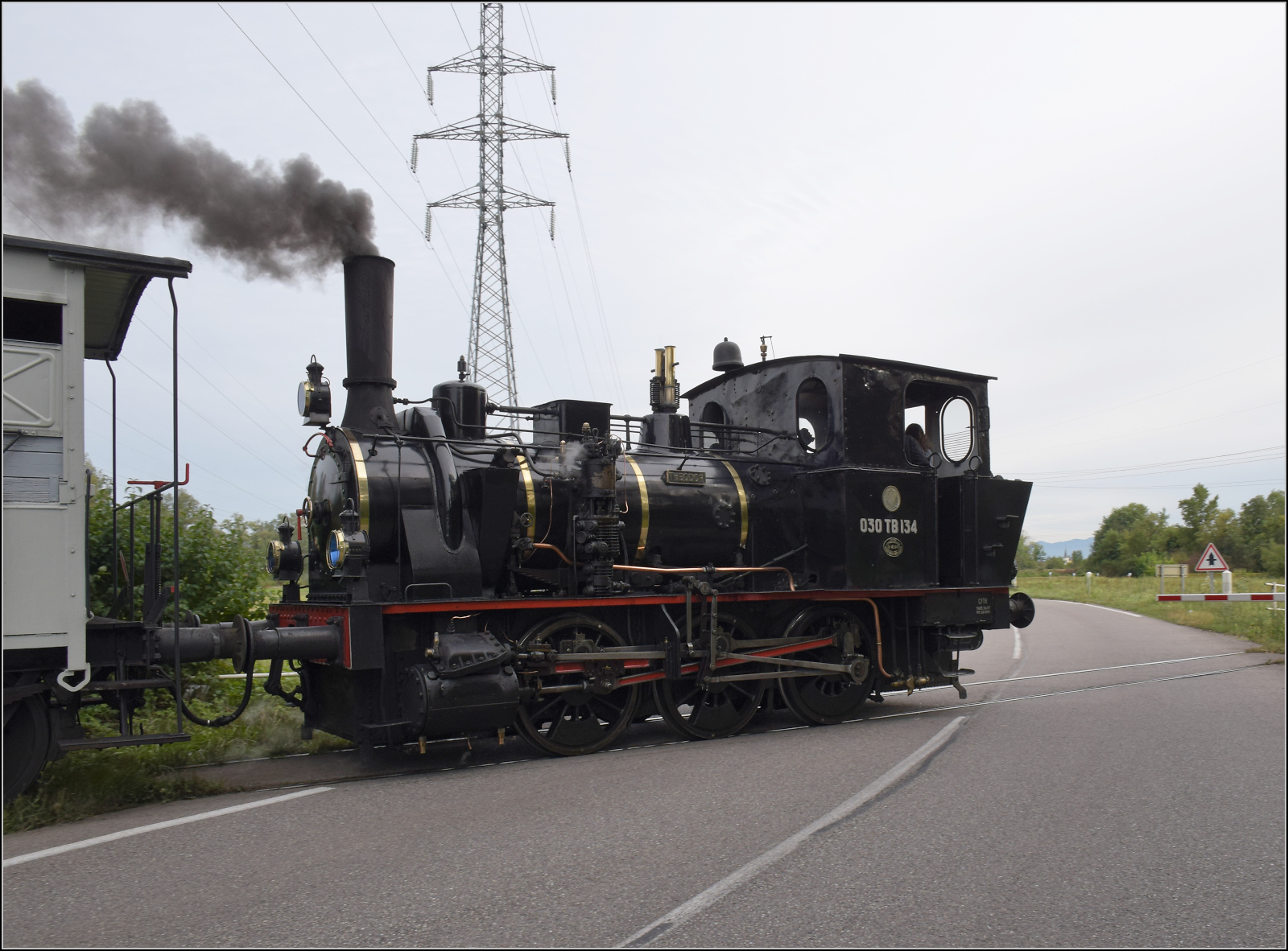 Im Elsässer Ried mit der CFTR.

030 TB 134  Theodor  auf Vogelgrüner Grund. September 2024.