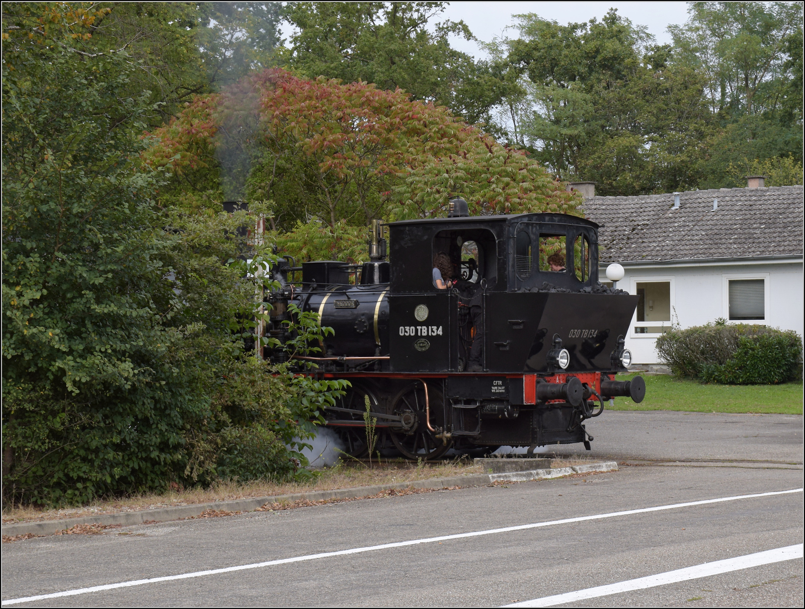 Im Elsässer Ried mit der CFTR.

030 TB 134  Theodor  vor der Hygieneartikelfabrik Georgia Pacific. Kunheim, September 2024.