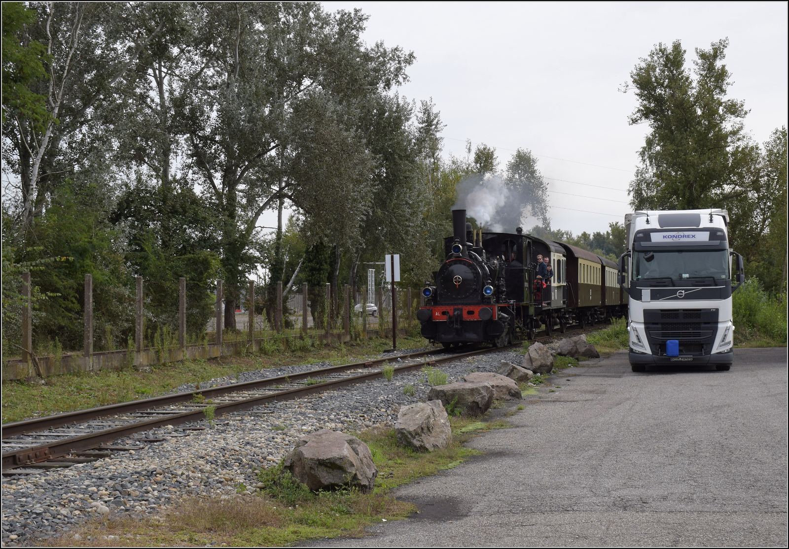 Im Elsässer Ried mit der CFTR.

030 TB 134  Theodor  vor Georgia Pacific bei Kunheim. September 2024.