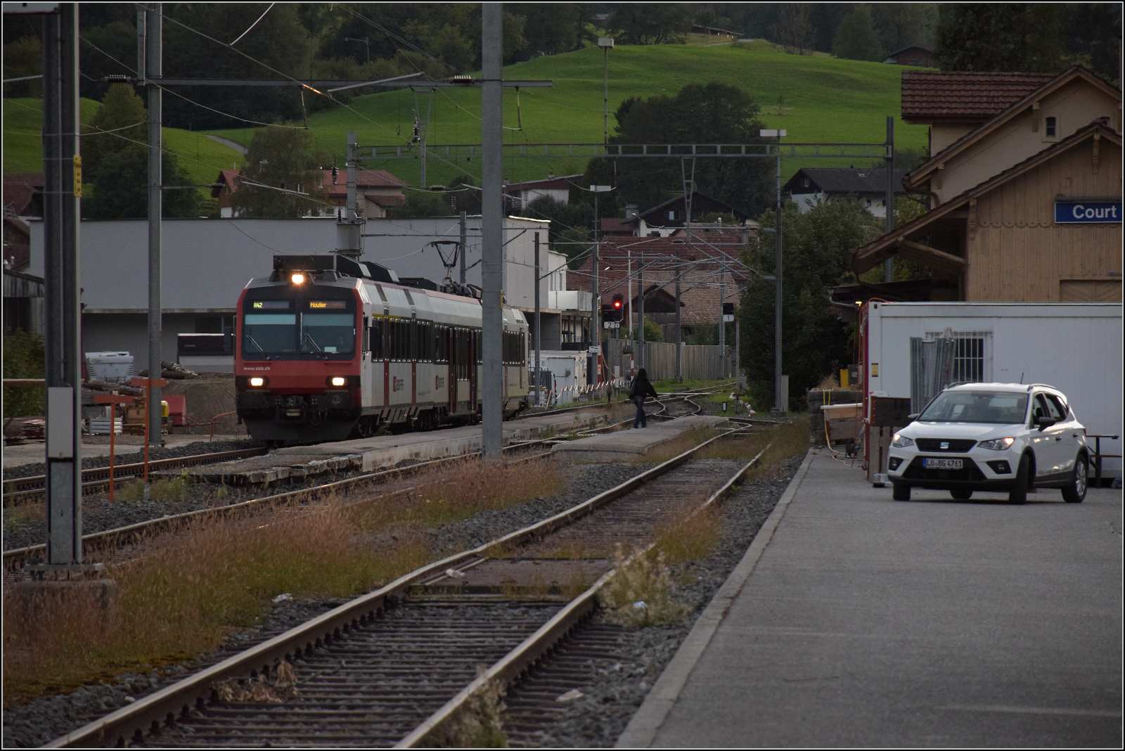 Jurabahn vor der Generalsanierung im Abschnitt Sanceboz-Sombeval – Moutier.

RABe 560 223 in Court. September 2026. 