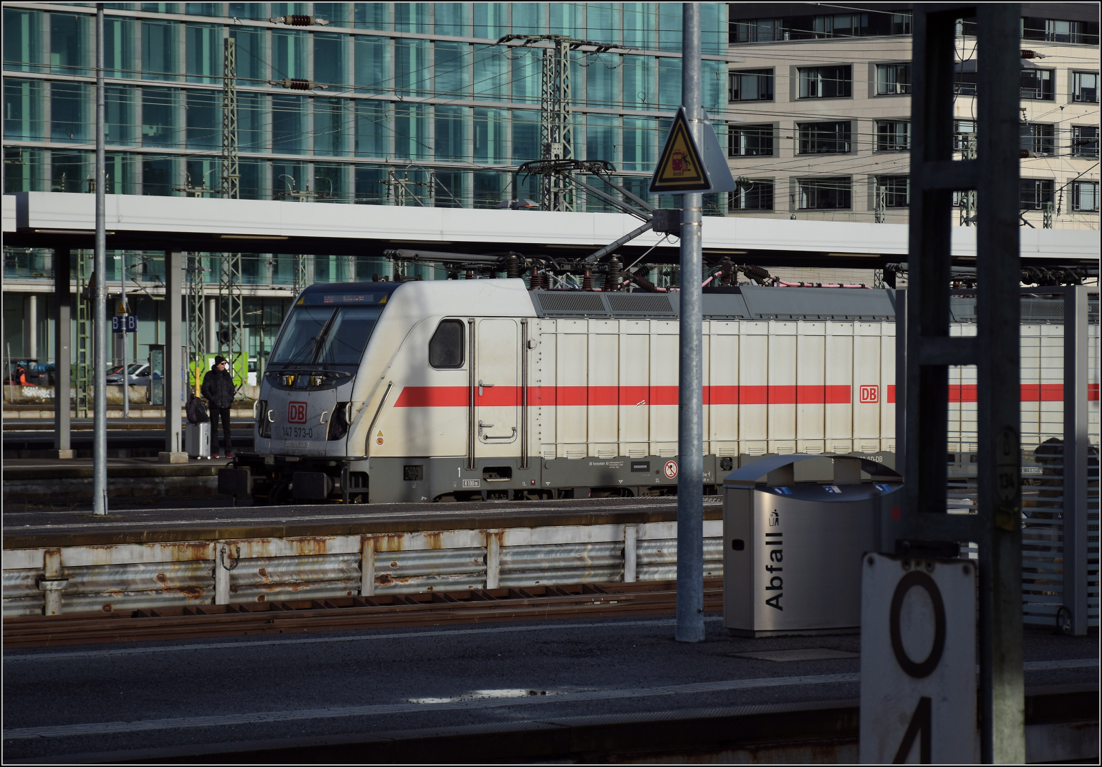 Kleine Reiseszene in Stuttgart mit 147 573. Februar 2026.