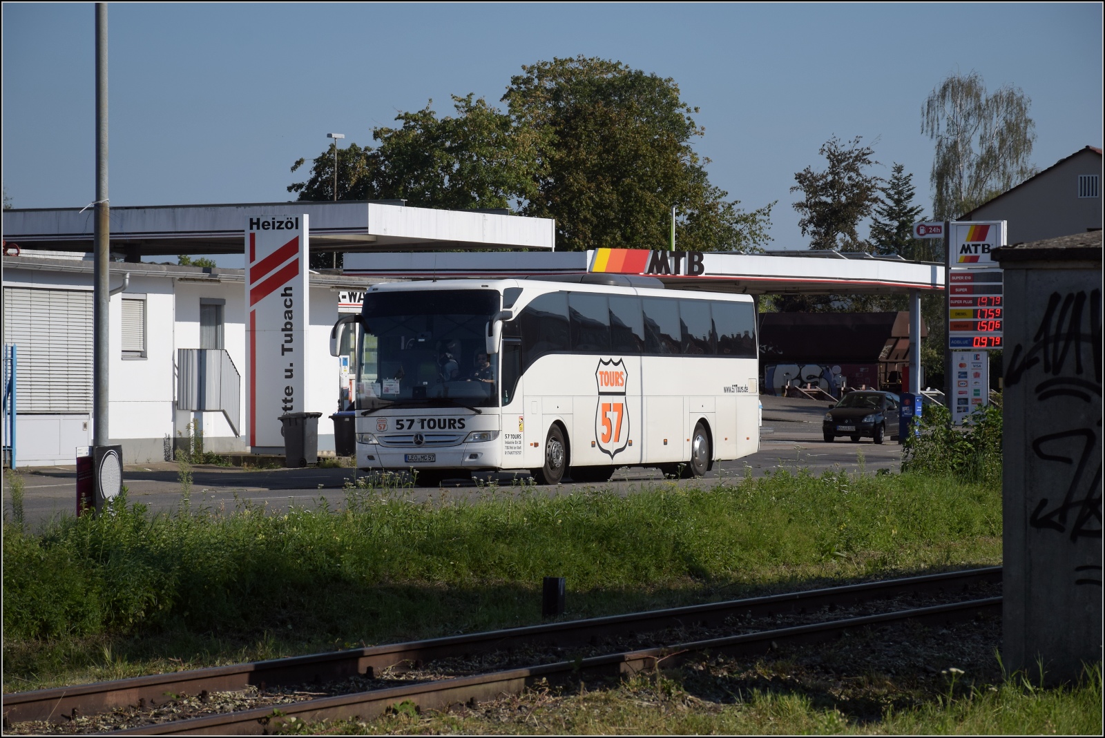 Leidensgeschichte Gäubahn: Schreckgespenst SEV forever! Inklusive Hitzeschock-Aussätzigen-Haltestelle mit 15-minütiger Stadtrundfahrt durch Singen. September 2023.