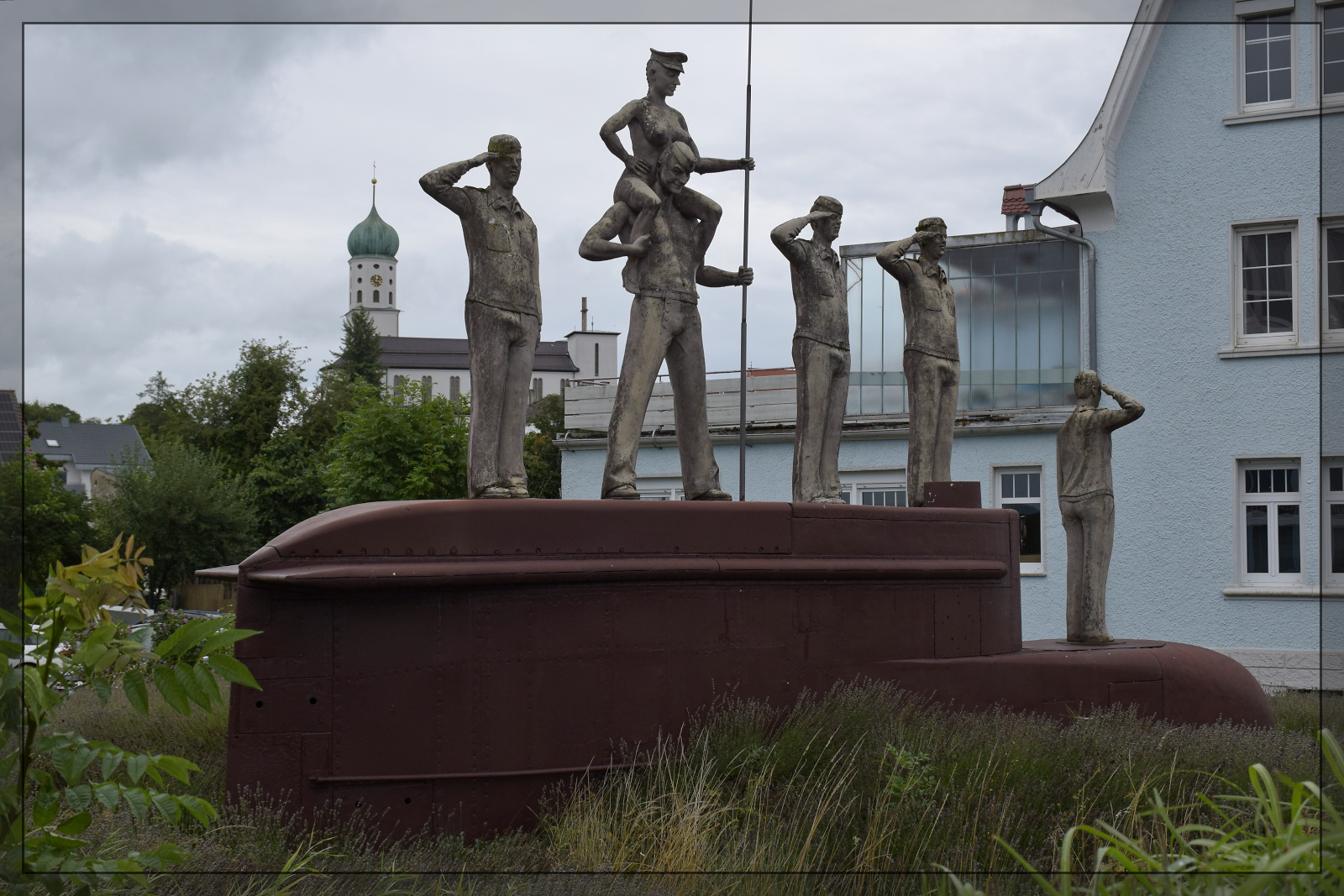 Lenk-Skulptur in Stockach. Juli 2025.